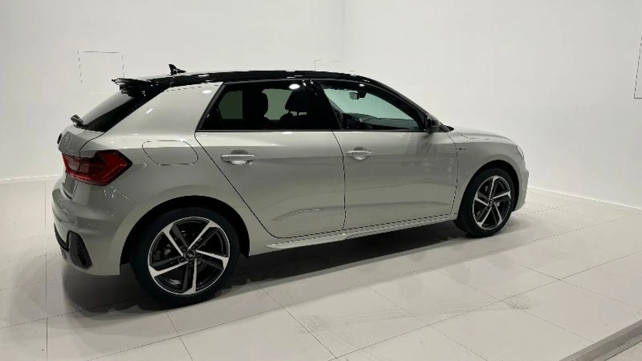 AUDI A1 SPORTBACK ADRENAL BLACK 30TFSI 81KW S TR - Foto 3