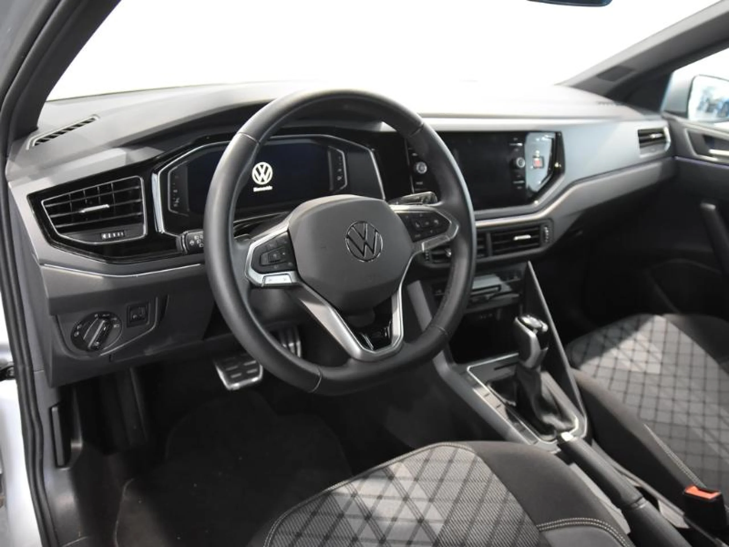 VOLKSWAGEN POLO R LINE 1.0 TSI 85KW (115CV) DSG - Foto 9