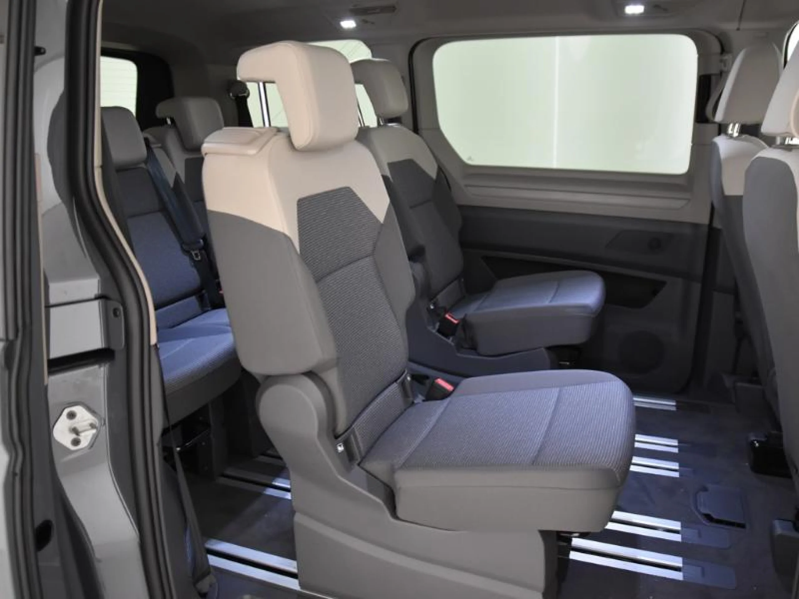 VW COMERCIALES Multivan MULTIVAN   MULTIVAN    1.5 EHYBRID 130 KW (177 CV) / 100 KW (136 CV) DSG 6 VEL. 4MOTION    19,7 KWH - Foto 6