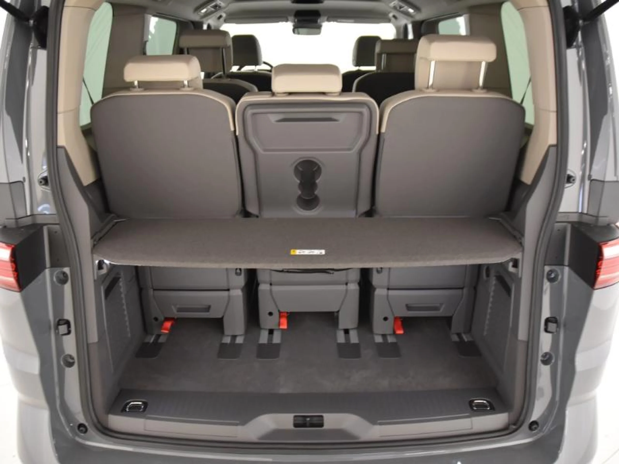 VW COMERCIALES Multivan MULTIVAN   MULTIVAN    1.5 EHYBRID 130 KW (177 CV) / 100 KW (136 CV) DSG 6 VEL. 4MOTION    19,7 KWH - Foto 7