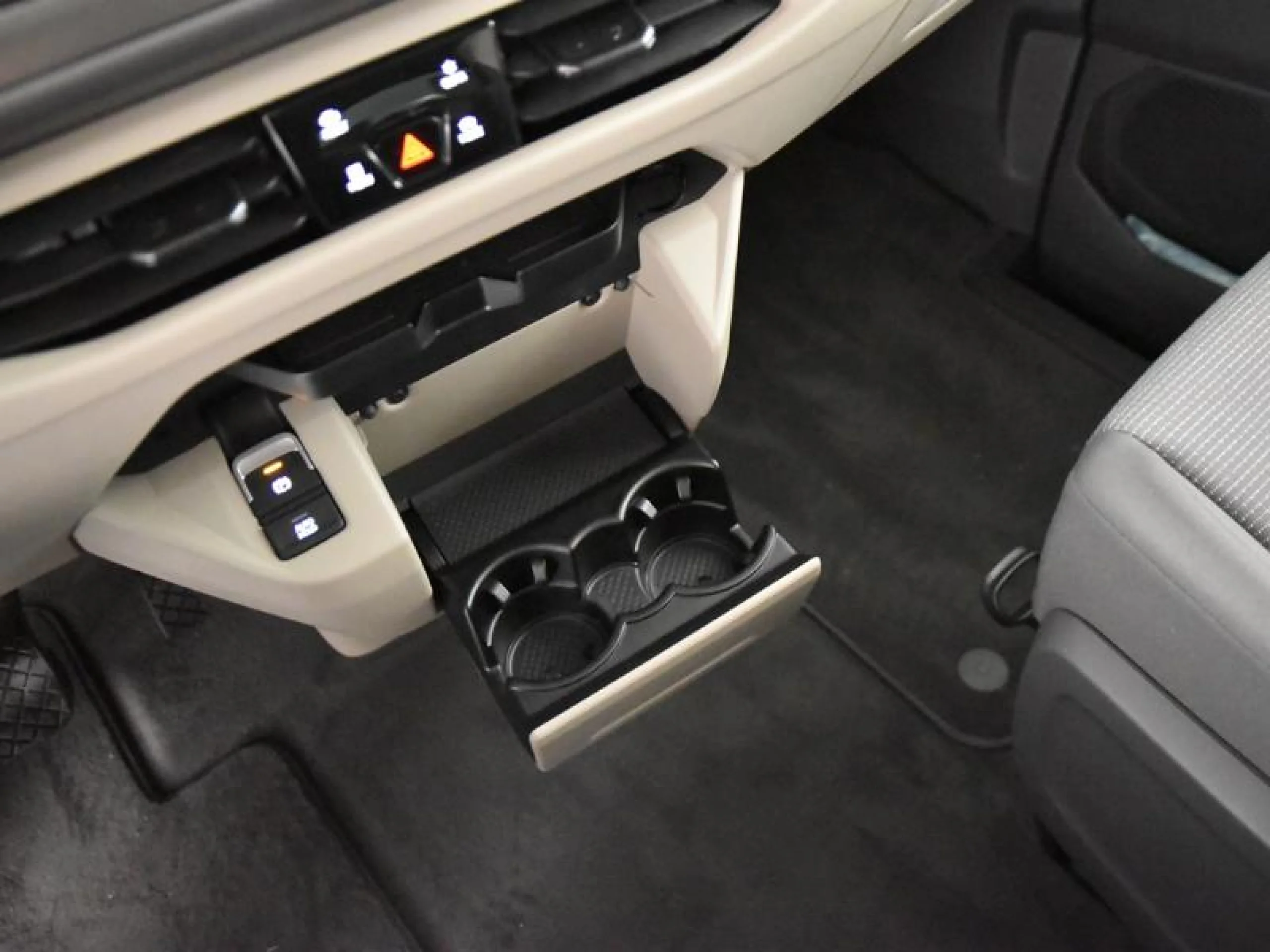 VW COMERCIALES Multivan MULTIVAN   MULTIVAN    1.5 EHYBRID 130 KW (177 CV) / 100 KW (136 CV) DSG 6 VEL. 4MOTION    19,7 KWH - Foto 10