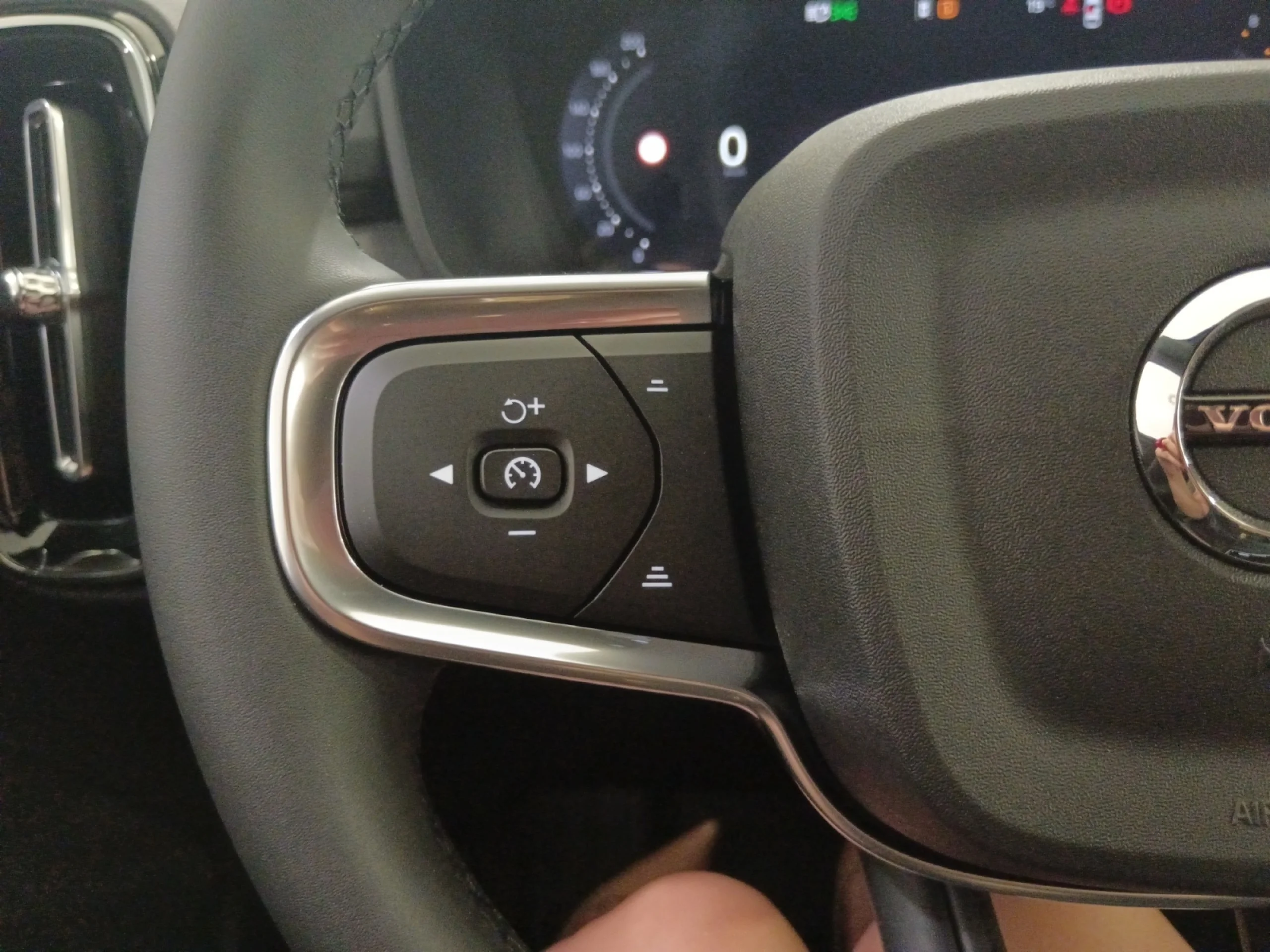 VOLVO XC40 2.0 B3 G CORE AUTO - Foto 12