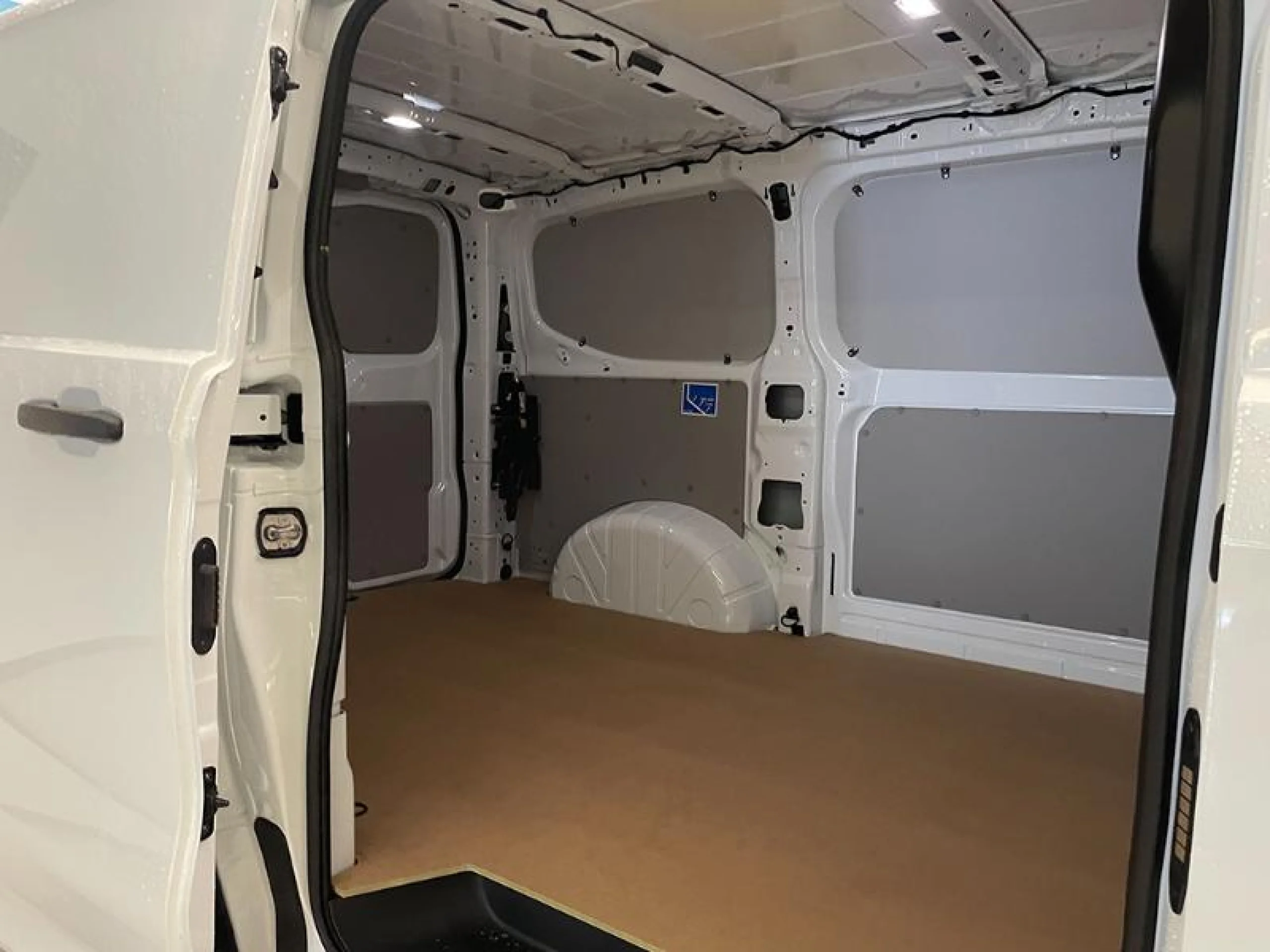 VW COMERCIALES Transporter TRANSPORTER   FURG N  BATALLA CORTA  2.0 TDI 81 KW (110 CV) 6 VEL. - Foto 7