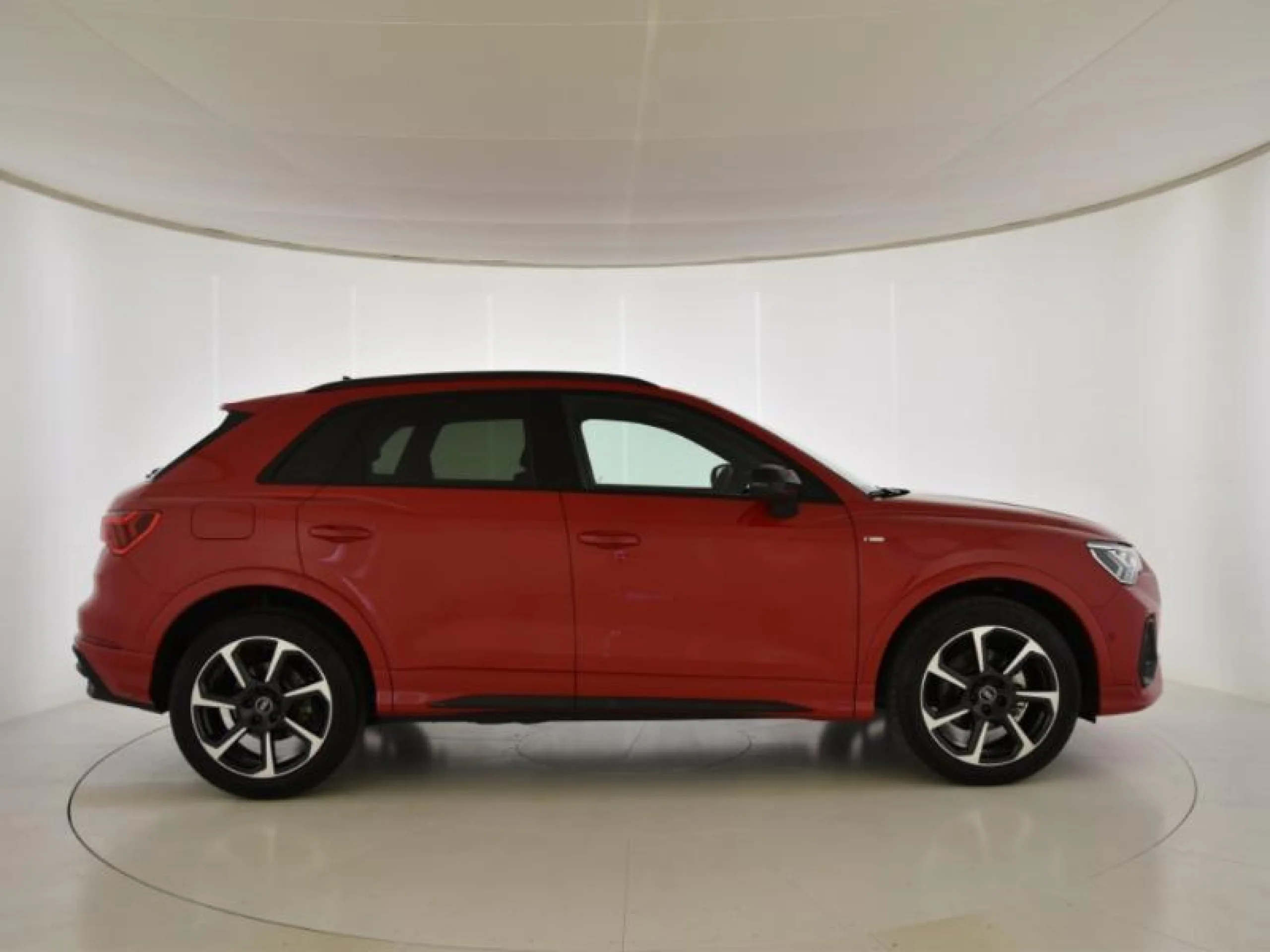 AUDI Q3 BLACK LINE 35 TDI 110KW (150CV) S TRONIC - Foto 3