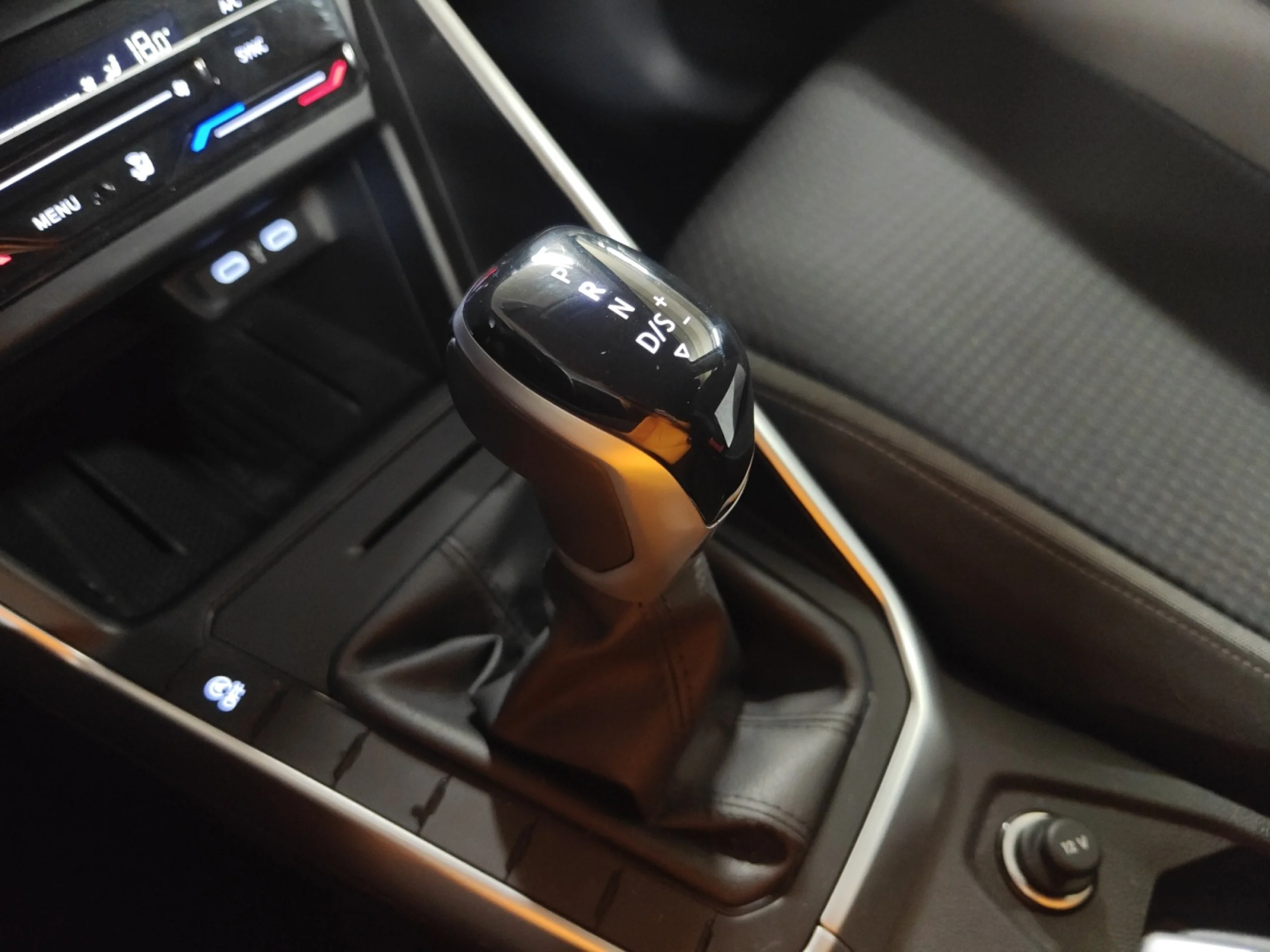 VOLKSWAGEN TAIGO TAIGO 1.0 TSI 85KW (115CV) DSG - Foto 17