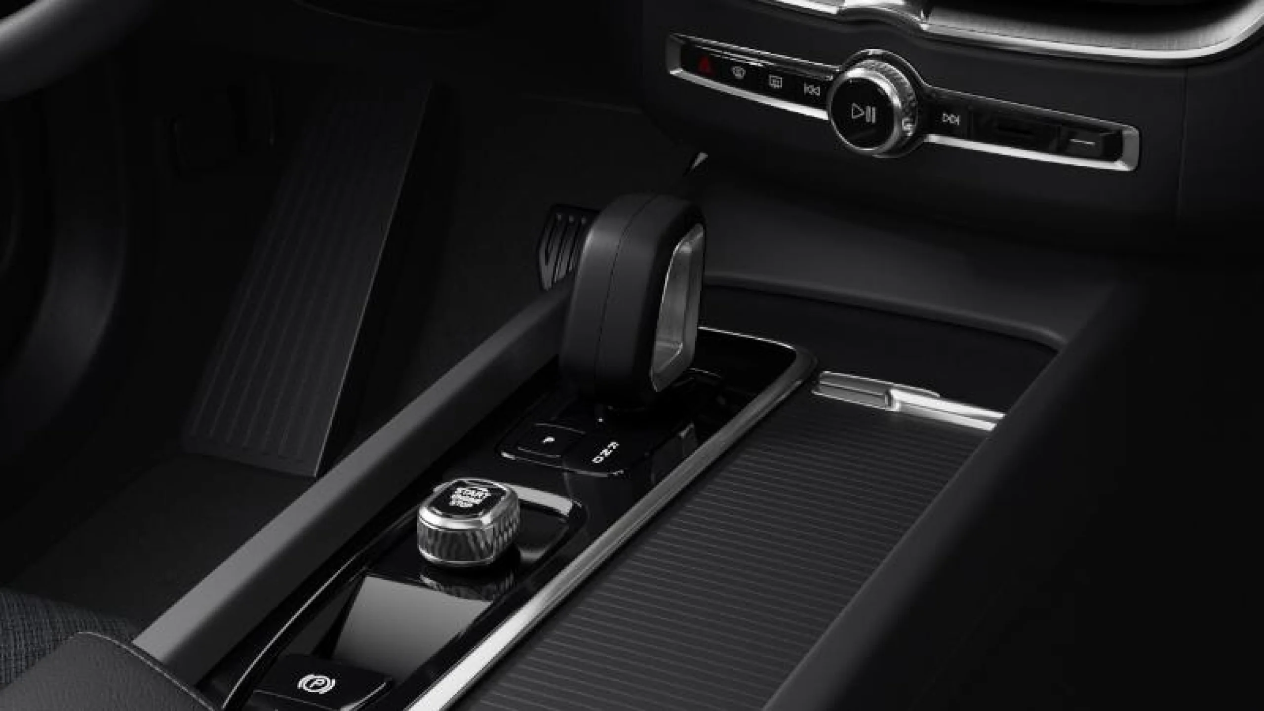 VOLVO XC60 2.0 B4 D ESSENTIAL AUTO - Foto 12
