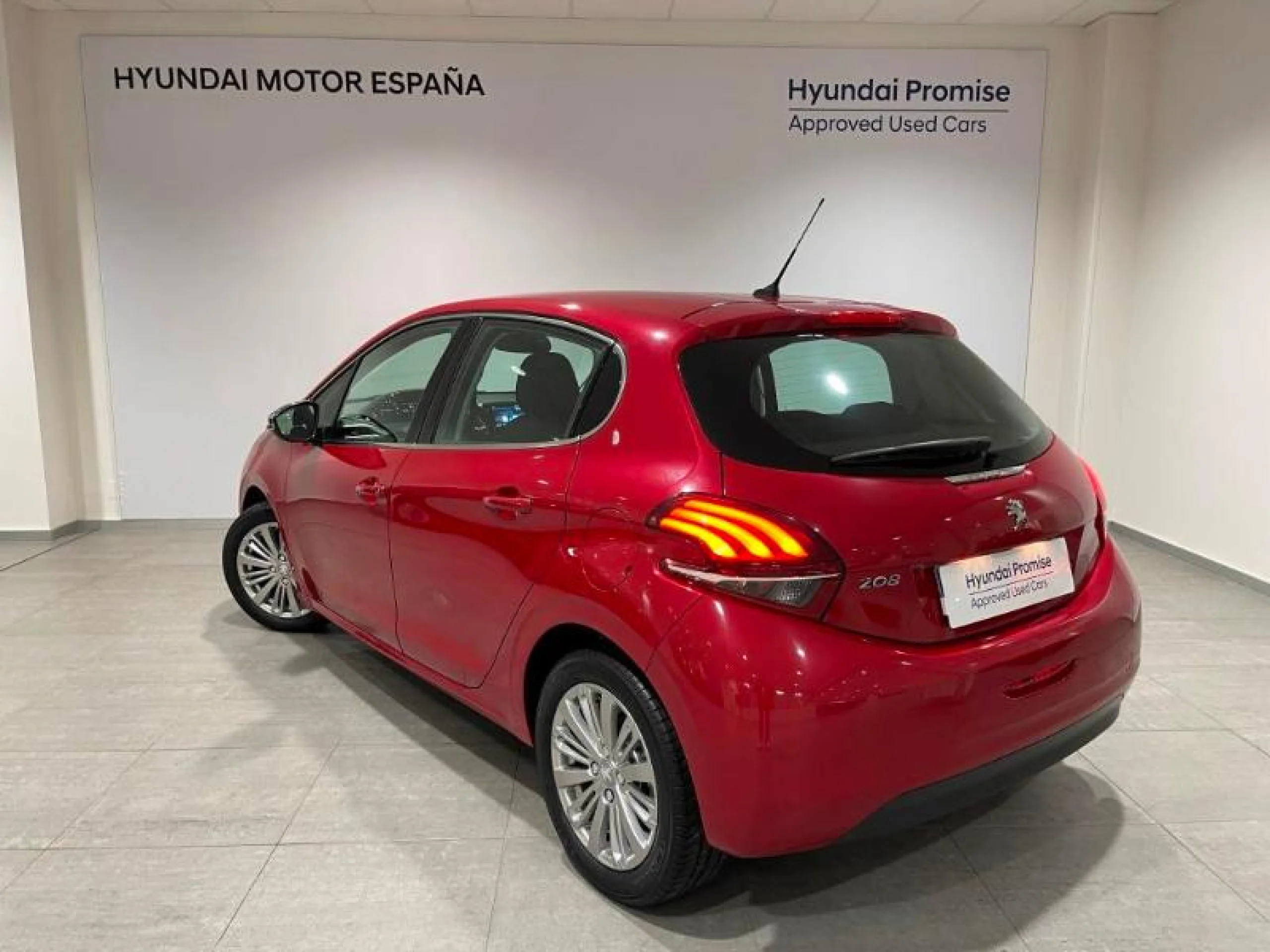 PEUGEOT 208 5P SIGNATURE 1.2L PURETECH 81KW (110CV) - Foto 16