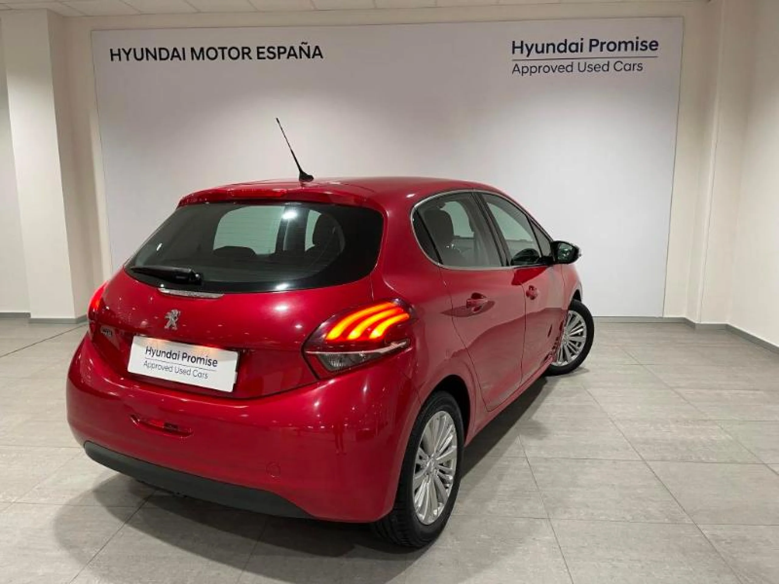 PEUGEOT 208 5P SIGNATURE 1.2L PURETECH 81KW (110CV) - Foto 17