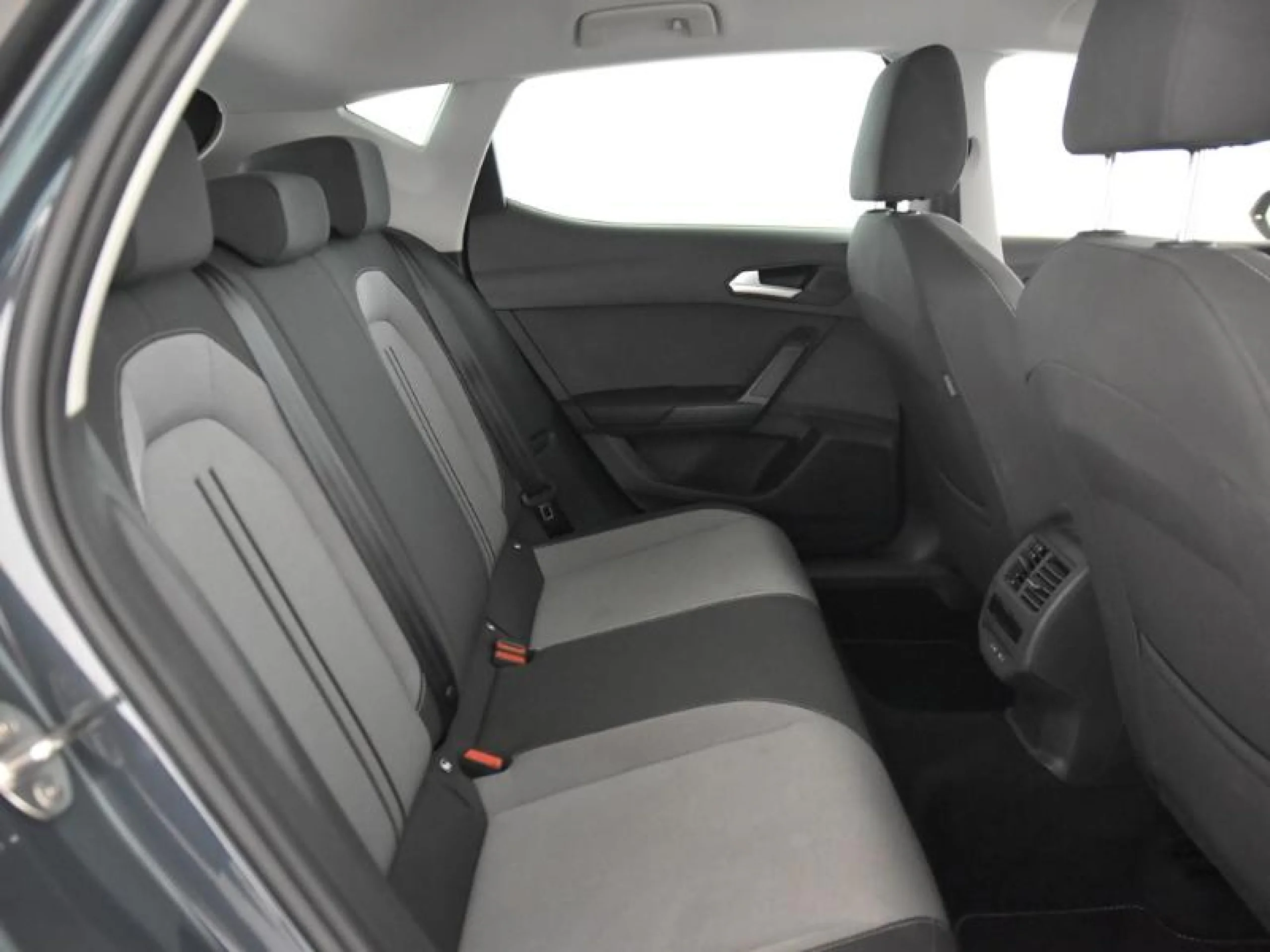 SEAT LEON 2.0 TDI 85KW STYLE XL - Foto 6