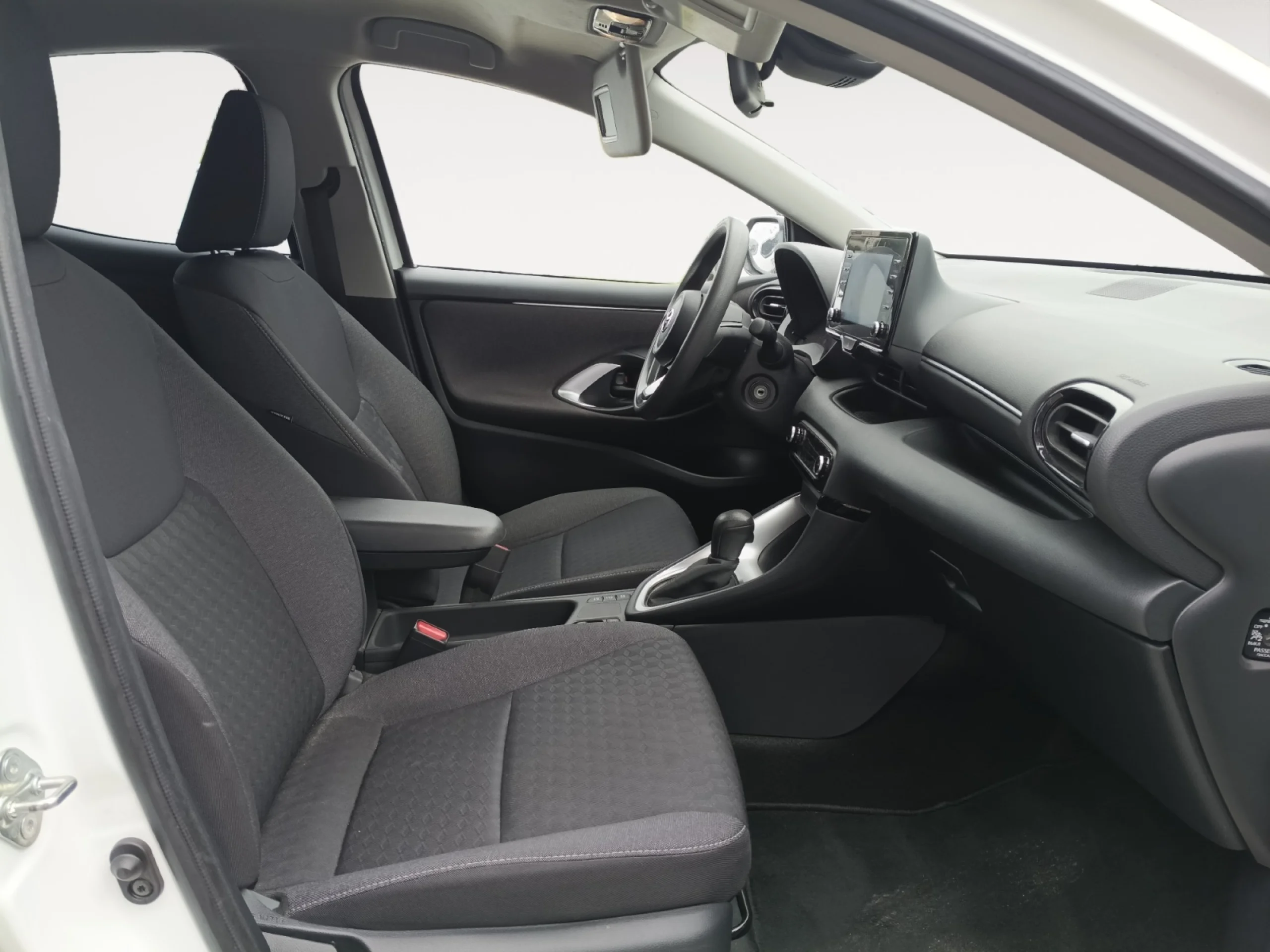 TOYOTA Yaris 1.5 120H BUSINESS PLUS - Foto 5