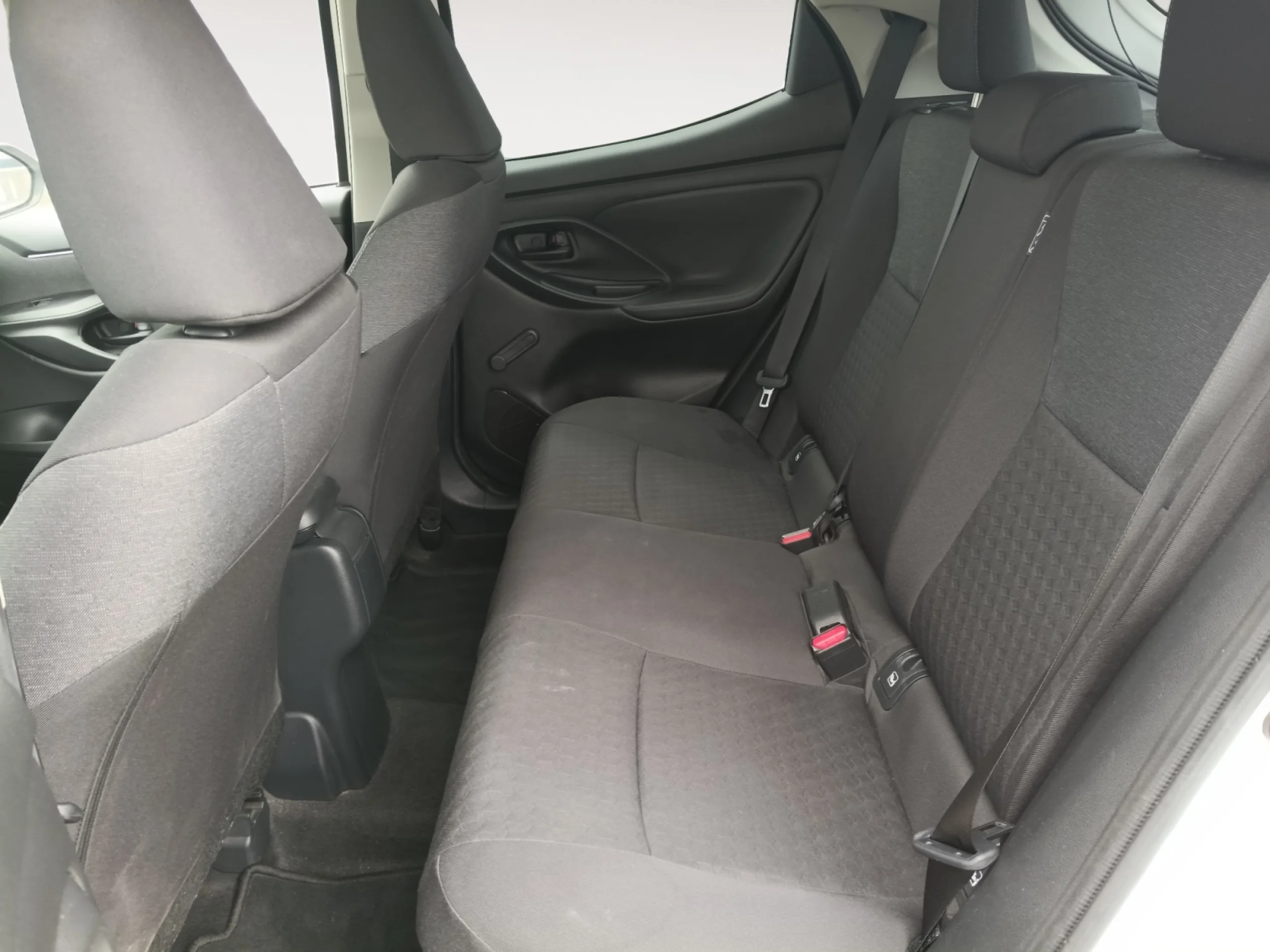 TOYOTA Yaris 1.5 120H BUSINESS PLUS - Foto 6