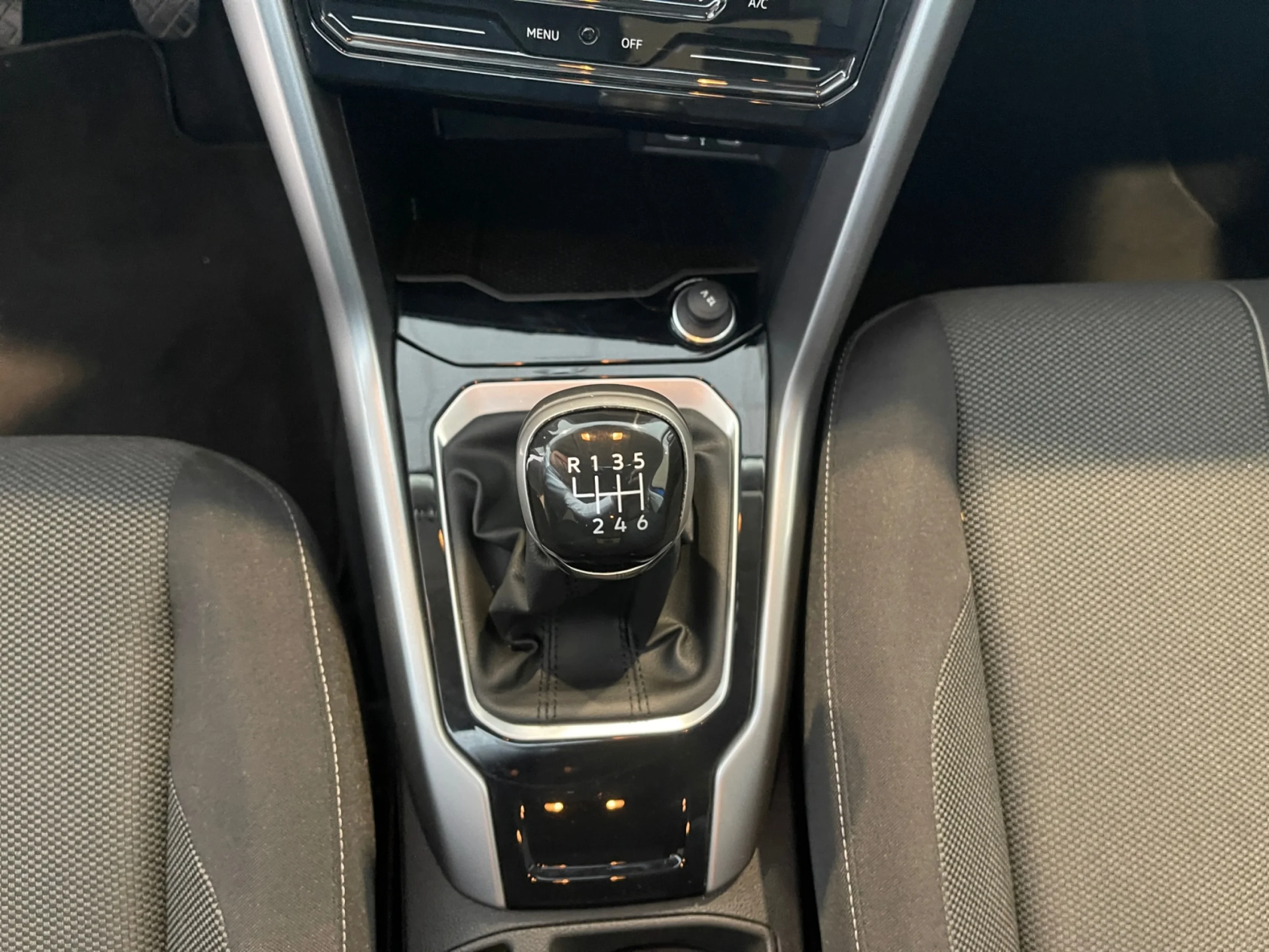 VOLKSWAGEN T ROC DARK 1.0 TSI 81KW (110CV) - Foto 12