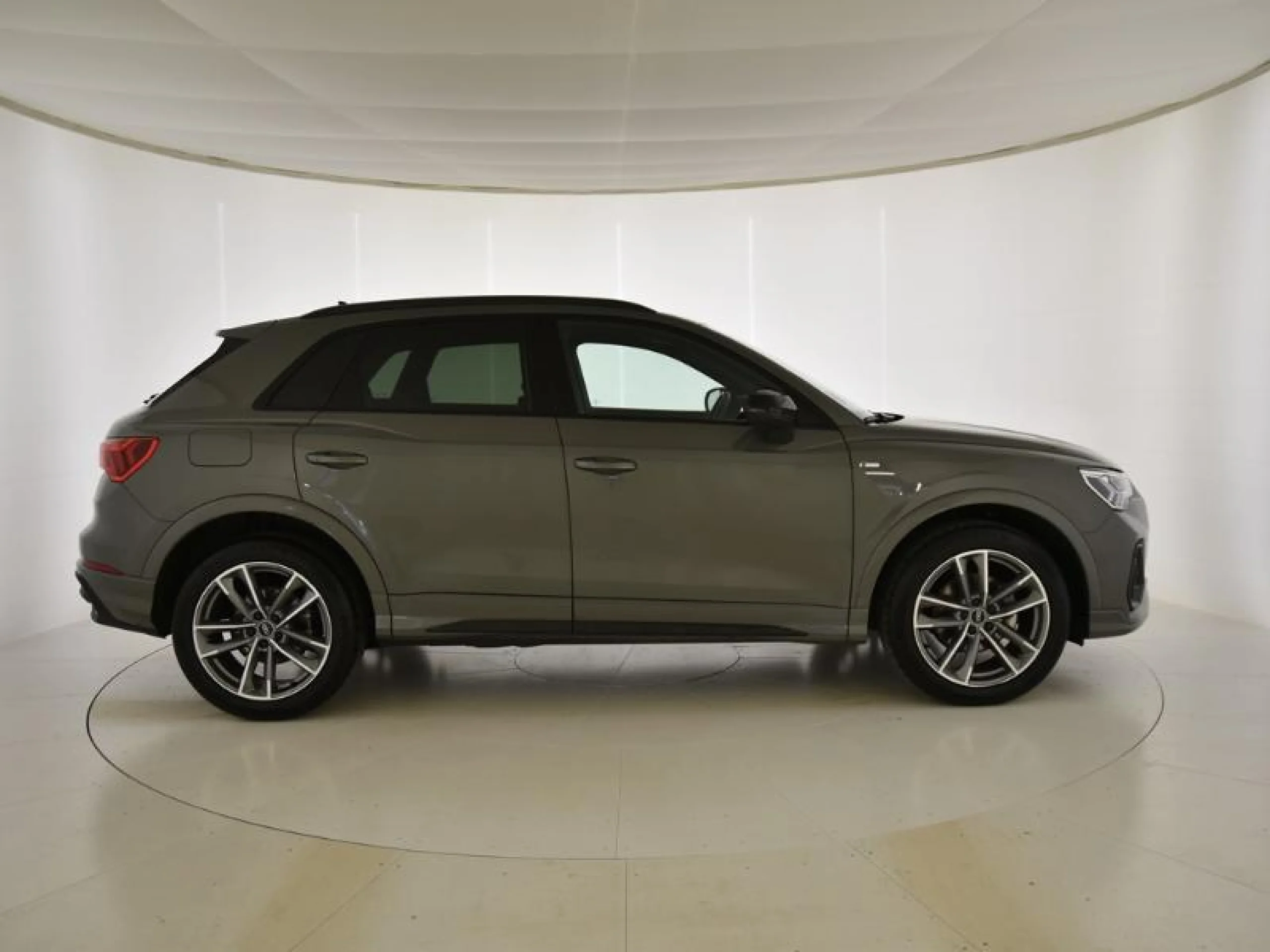AUDI Q3 BLACK LINE 35 TDI 110KW (150CV) - Foto 3