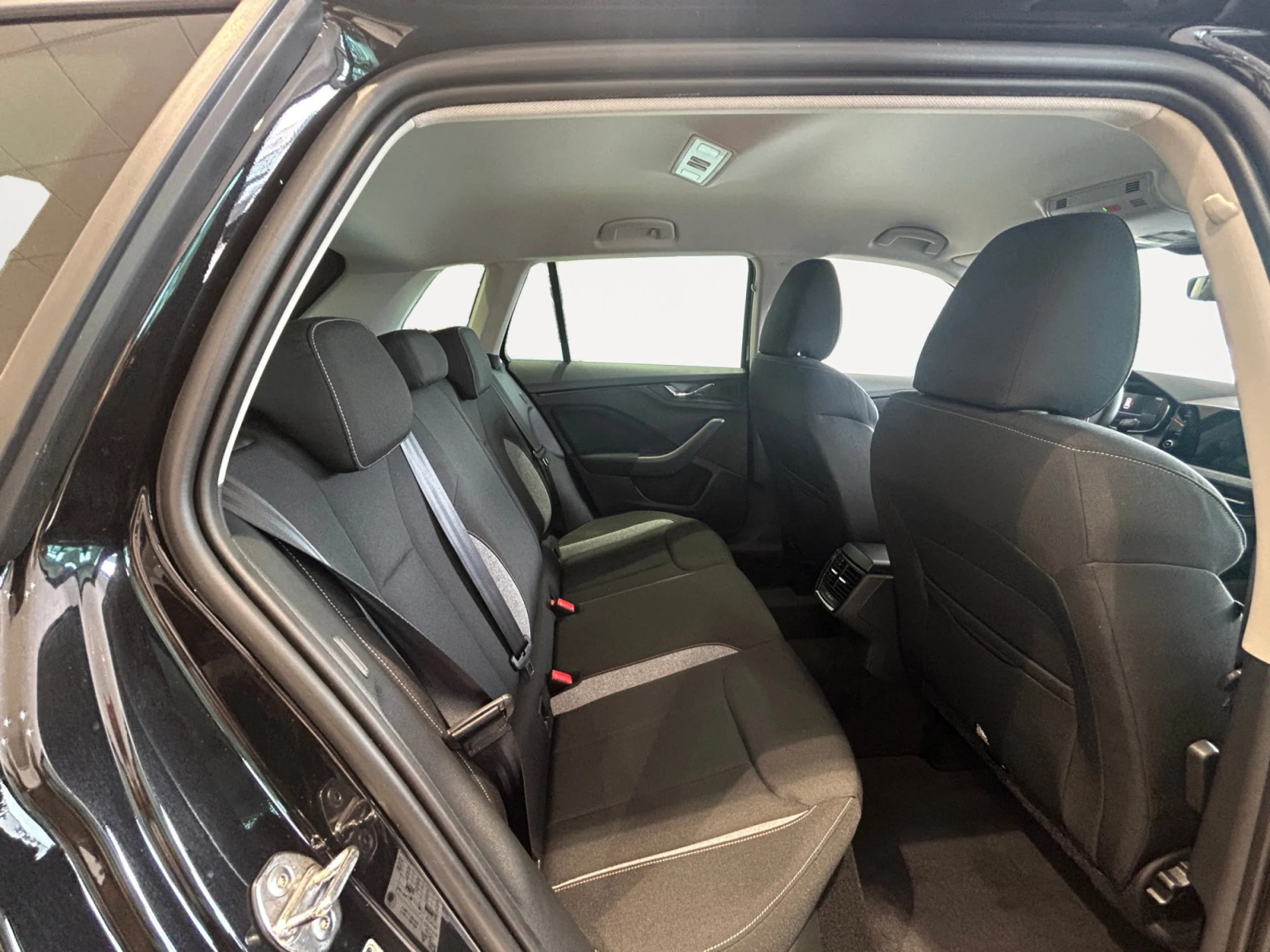 SKODA KAMIQ 1.0 TSI 85KW (115CV) SELECTION - Foto 6