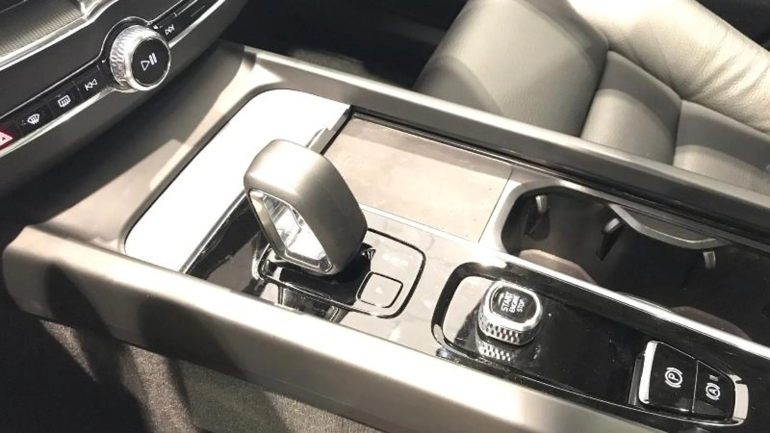 VOLVO XC60 2.0 T6 AWD RECHARGE ULTRA DARK AUTO - Foto 16