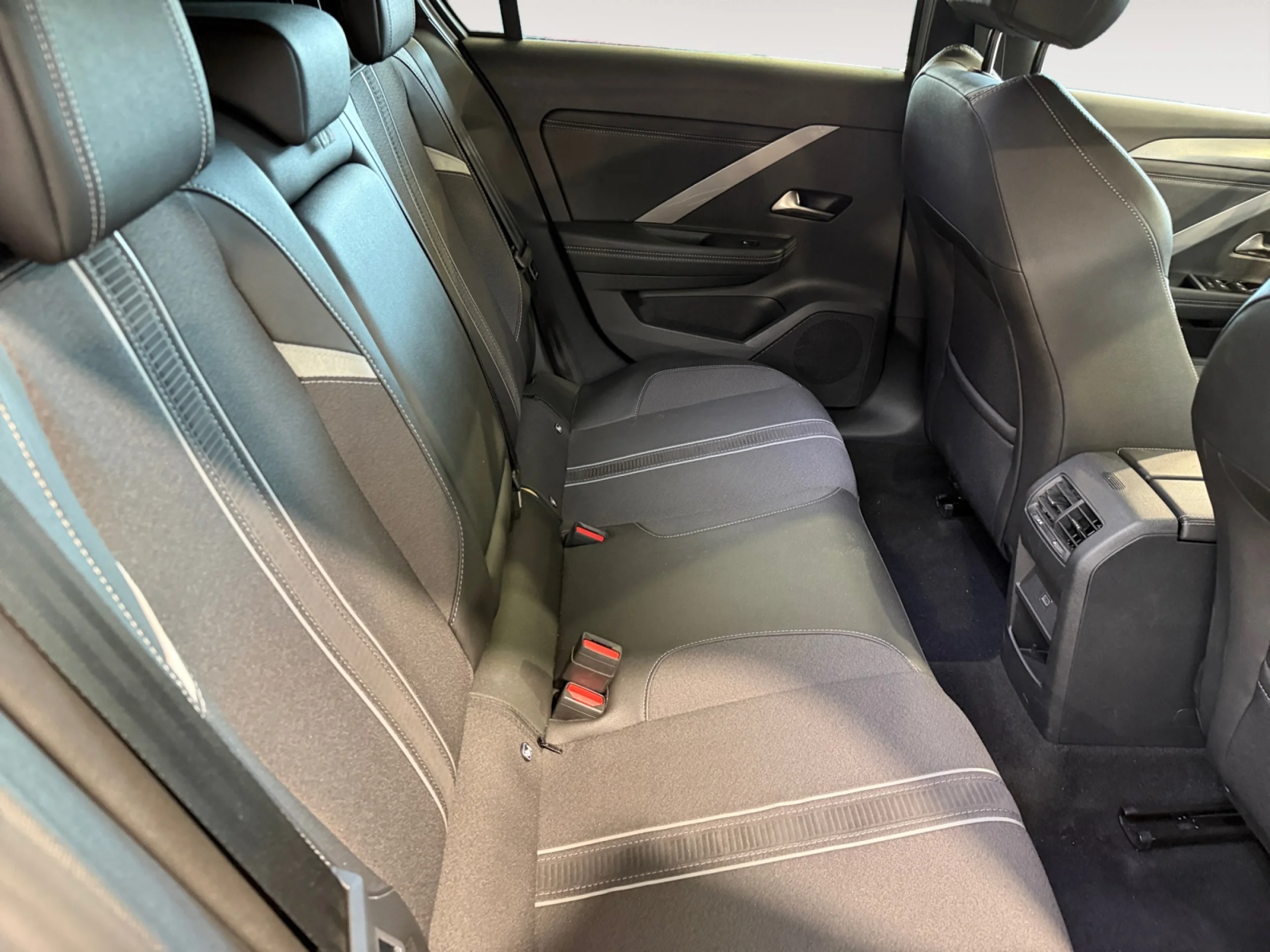 OPEL ASTRA 1.2T XHT 96KW (130CV) GS - Foto 6