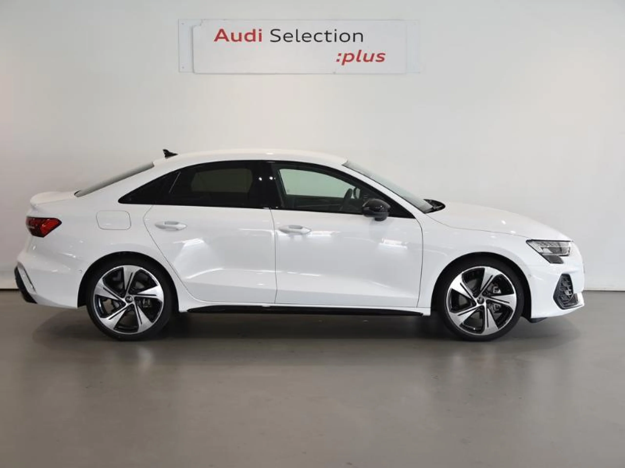 AUDI A3 SEDAN BLACK LINE 35 TFSI 110KW S TRONIC - Foto 3
