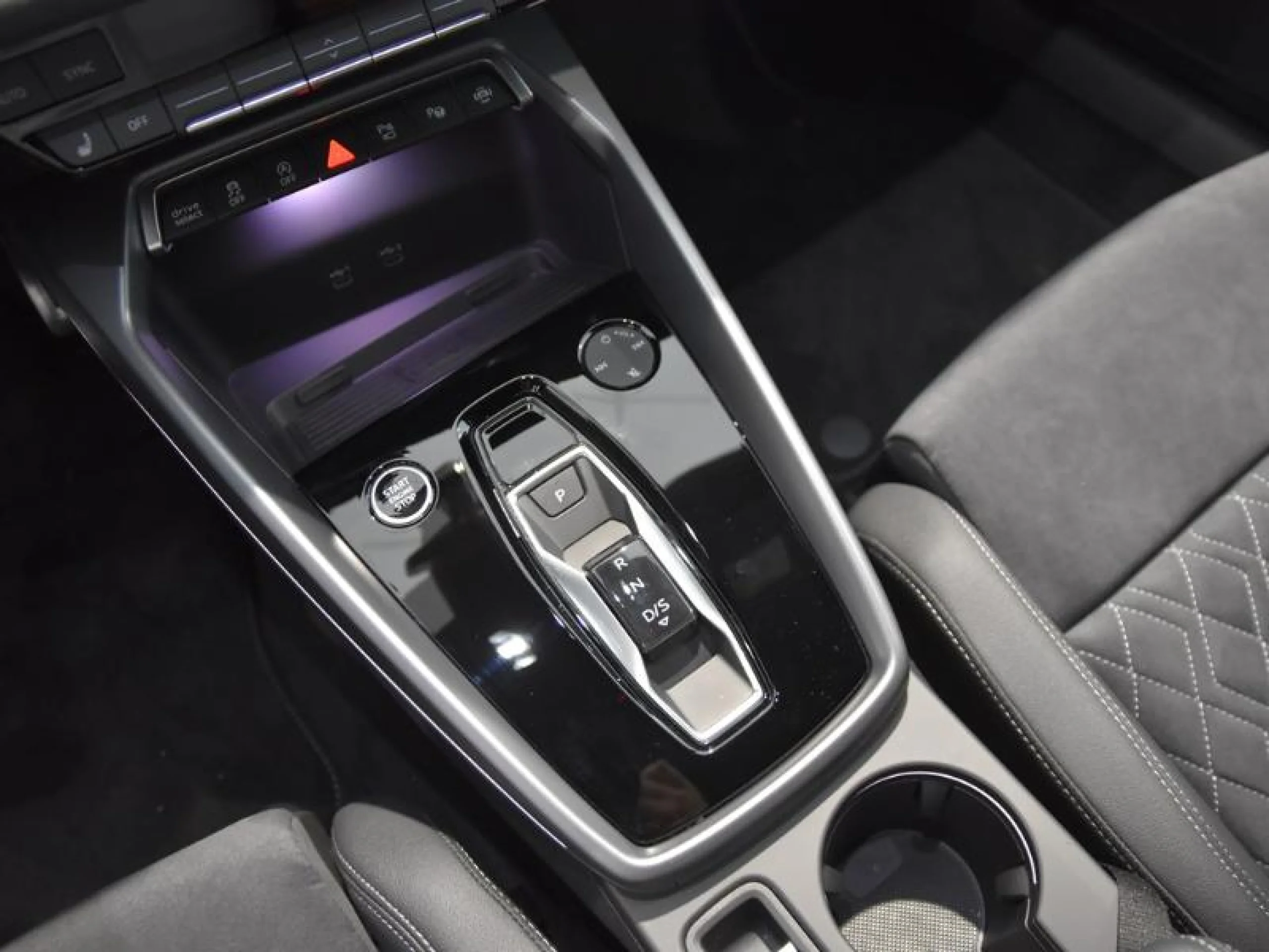 AUDI A3 SEDAN BLACK LINE 35 TFSI 110KW S TRONIC - Foto 10