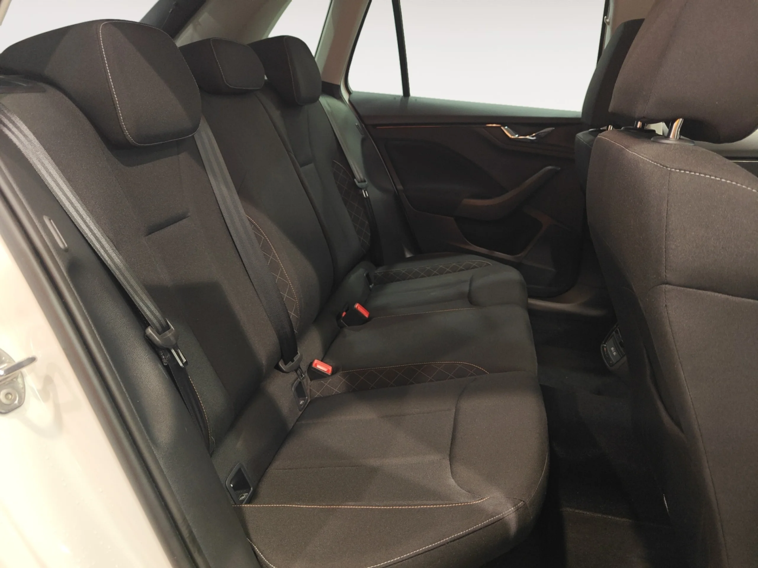 SKODA KAMIQ 1.0 TSI 85KW (115CV) SELECTION - Foto 6