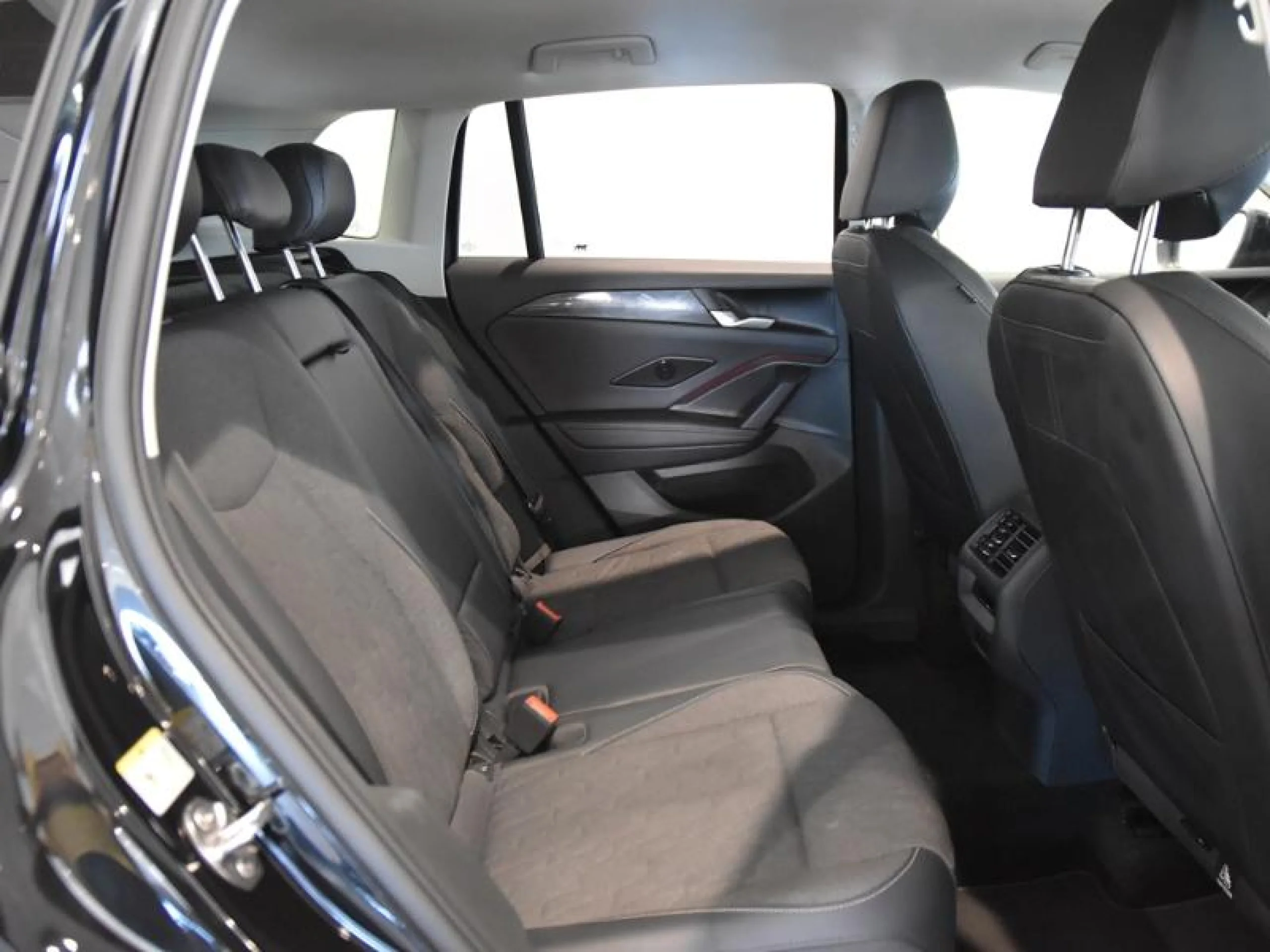 VOLKSWAGEN TIGUAN ··MÁS·· 1.5 TSI EHYBRID 150KW (204CV) DSG - Foto 6