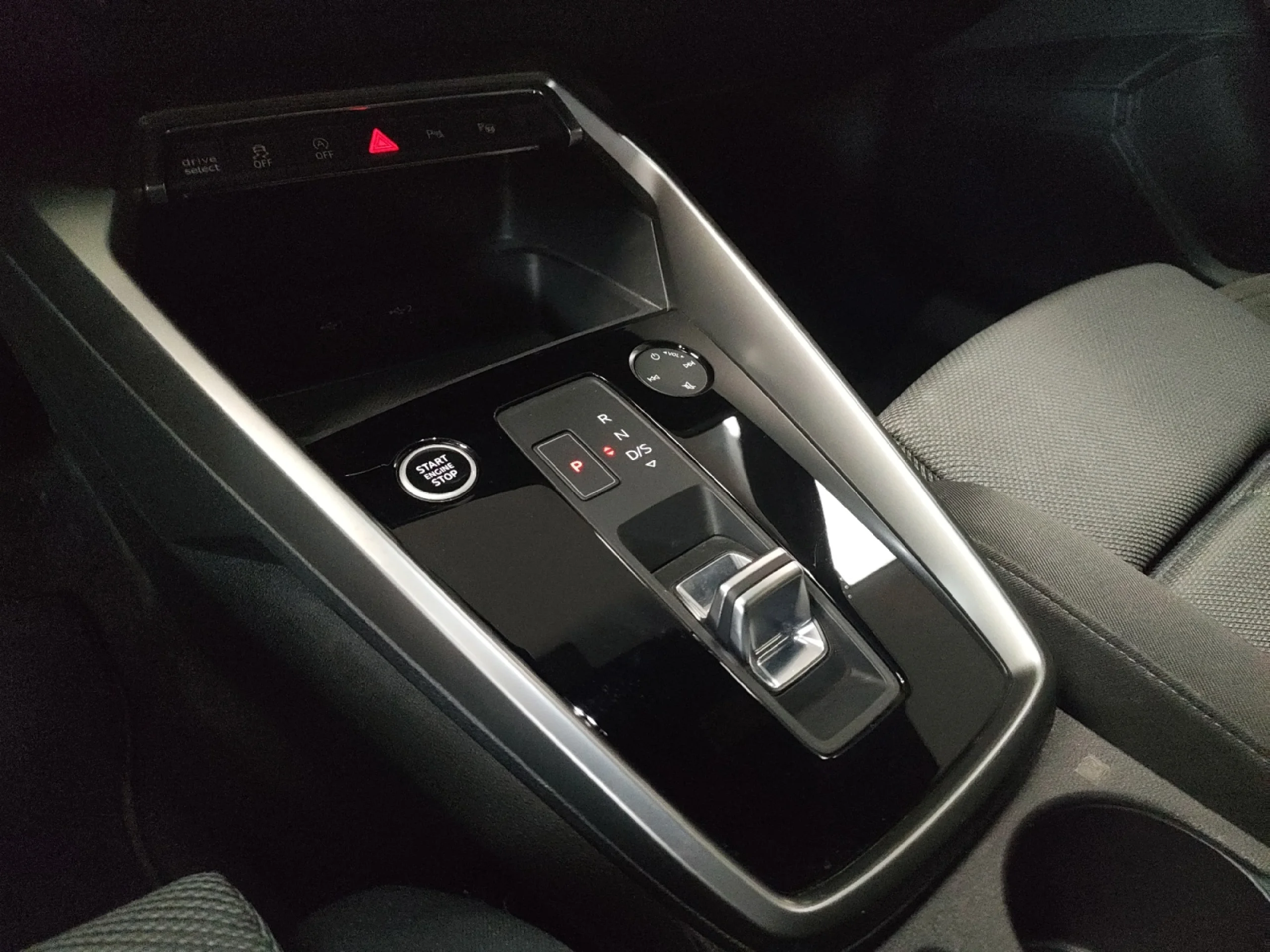 AUDI A3 SPORTBACK BLACK LINE 35 TFSI 110KW S TRO - Foto 9