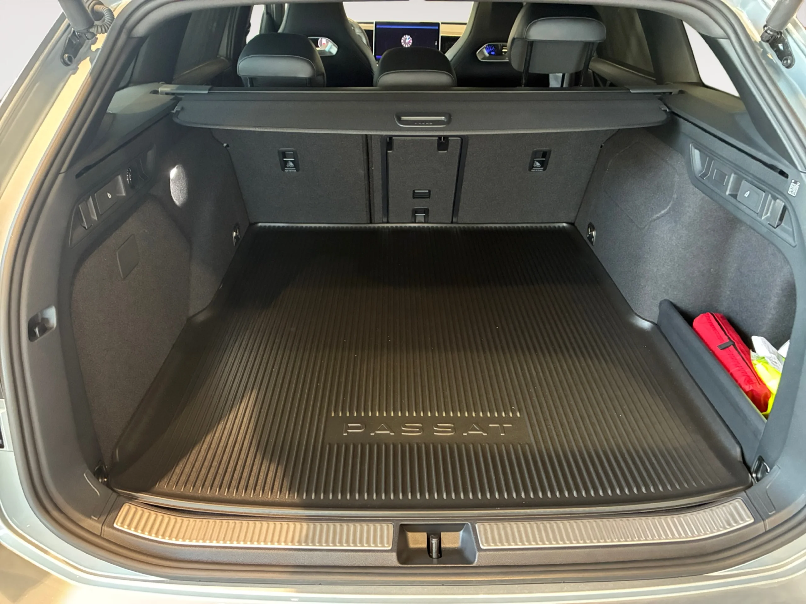 VOLKSWAGEN PASSAT PASSAT R LINE  1.5 TSI EHYBRID 130 KW (177 CV) / 85 KW (115 CV)  AUTOMÁTICO DSG 6 VEL. - Foto 7