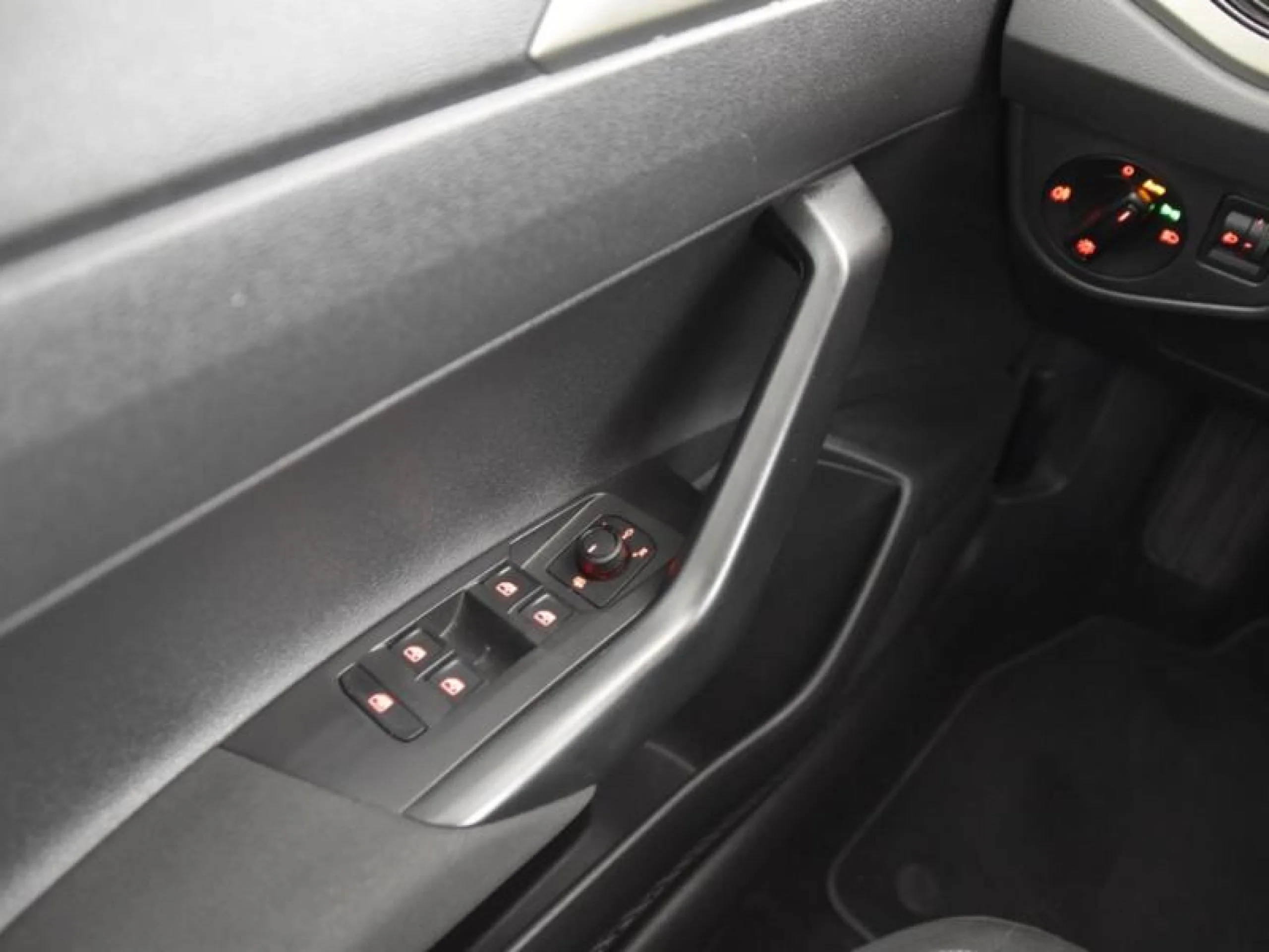 VOLKSWAGEN POLO ADVANCE 1.0 TSI 70KW (95CV) - Foto 14