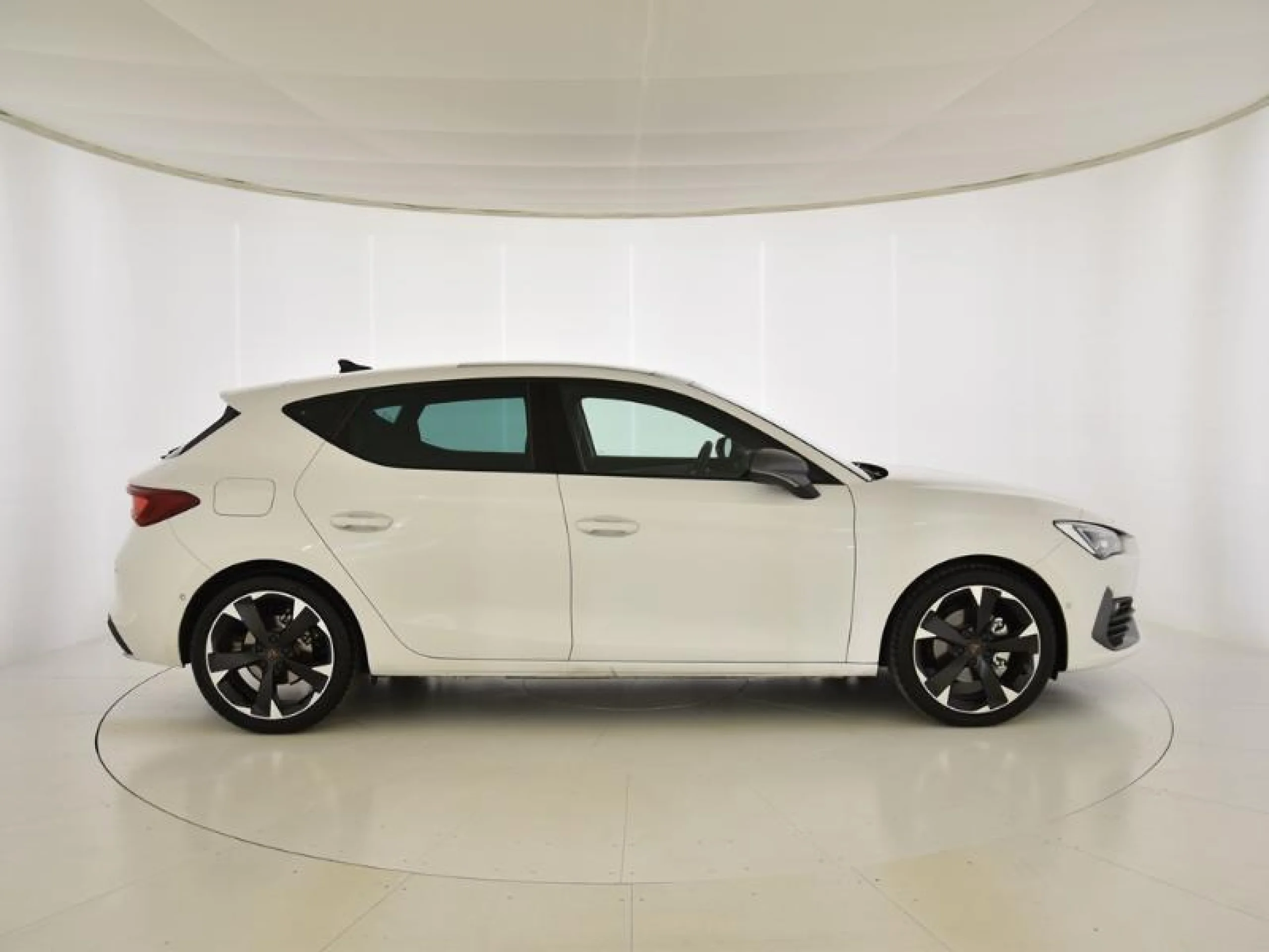 CUPRA LEON 1.5 ETSI 110KW (150CV) DSG - Foto 3