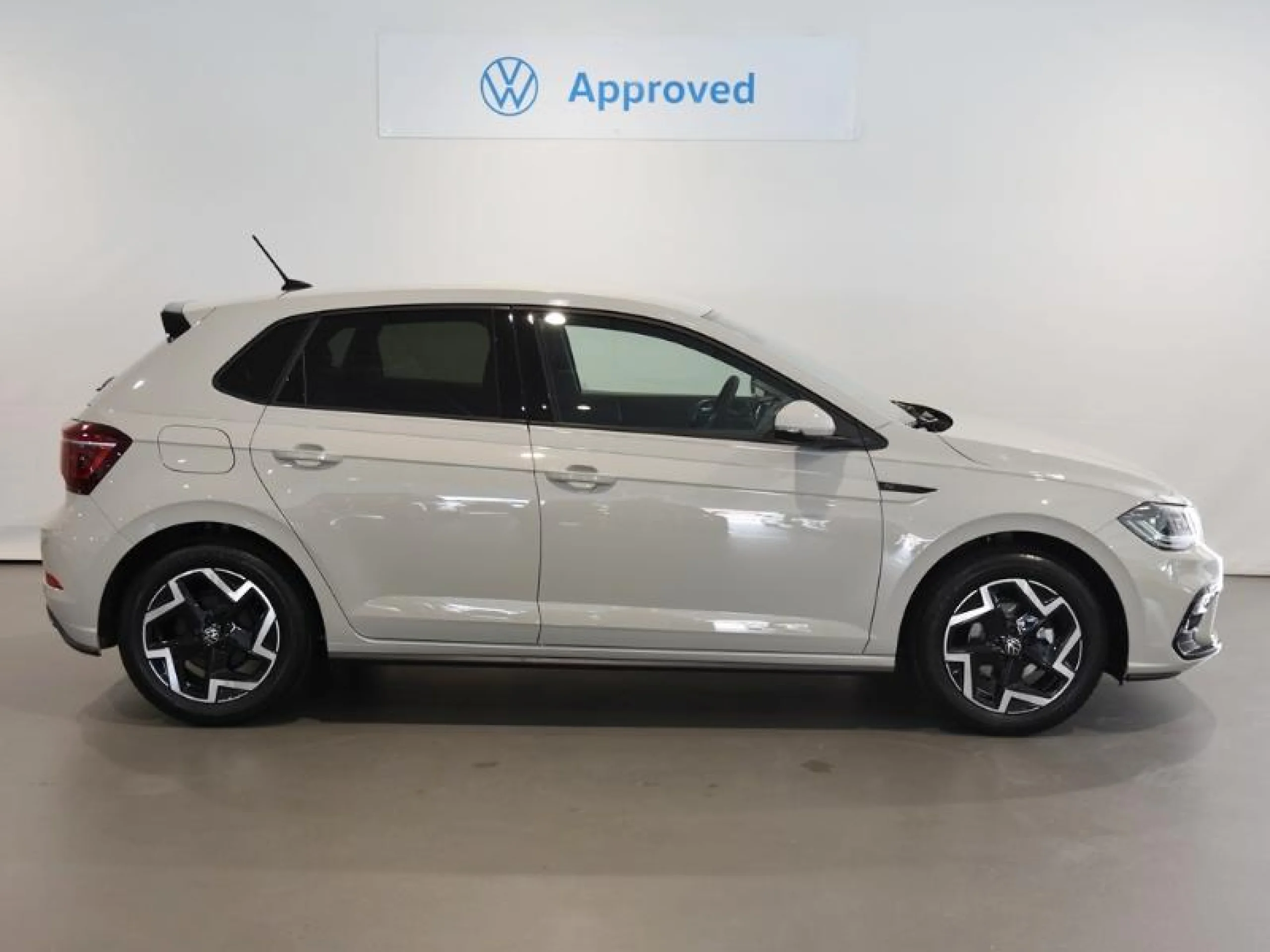 VOLKSWAGEN POLO POLO R LINE  1.0 TSI 70 KW (95 CV)  5 VEL. - Foto 3