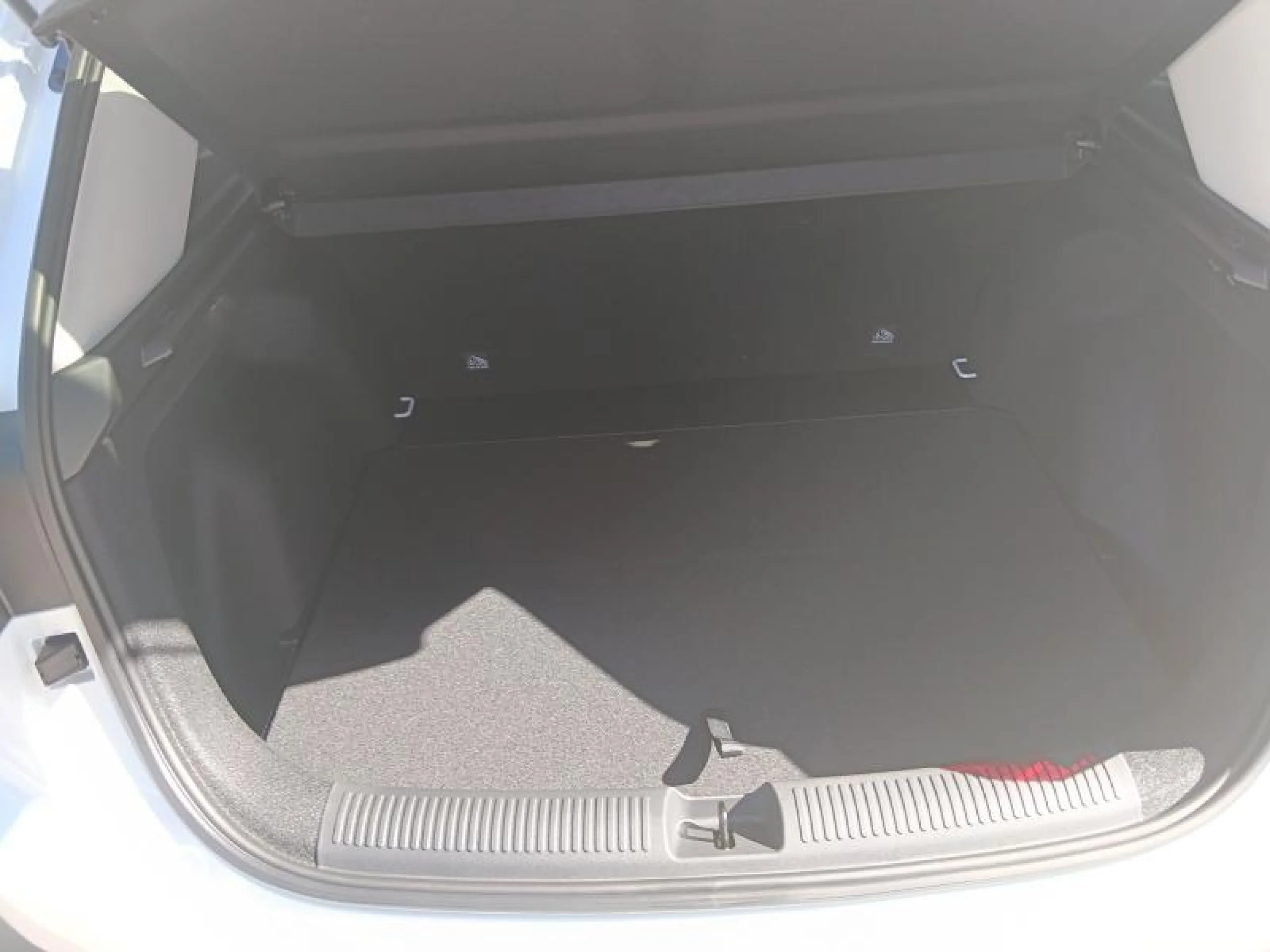 MG Zs 1.5 LUXURY - Foto 8