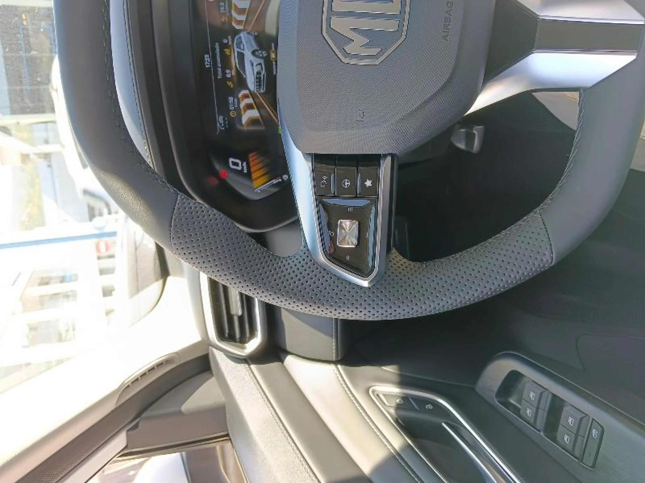 MG Zs 1.5 LUXURY - Foto 12