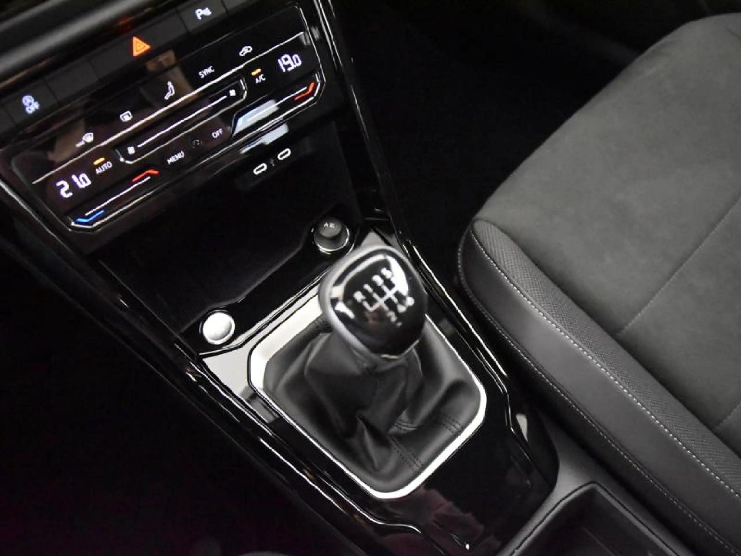 VOLKSWAGEN T ROC T ROC DARK LINE 1.0 TSI 85 KW (115 CV)  6 VEL. - Foto 10