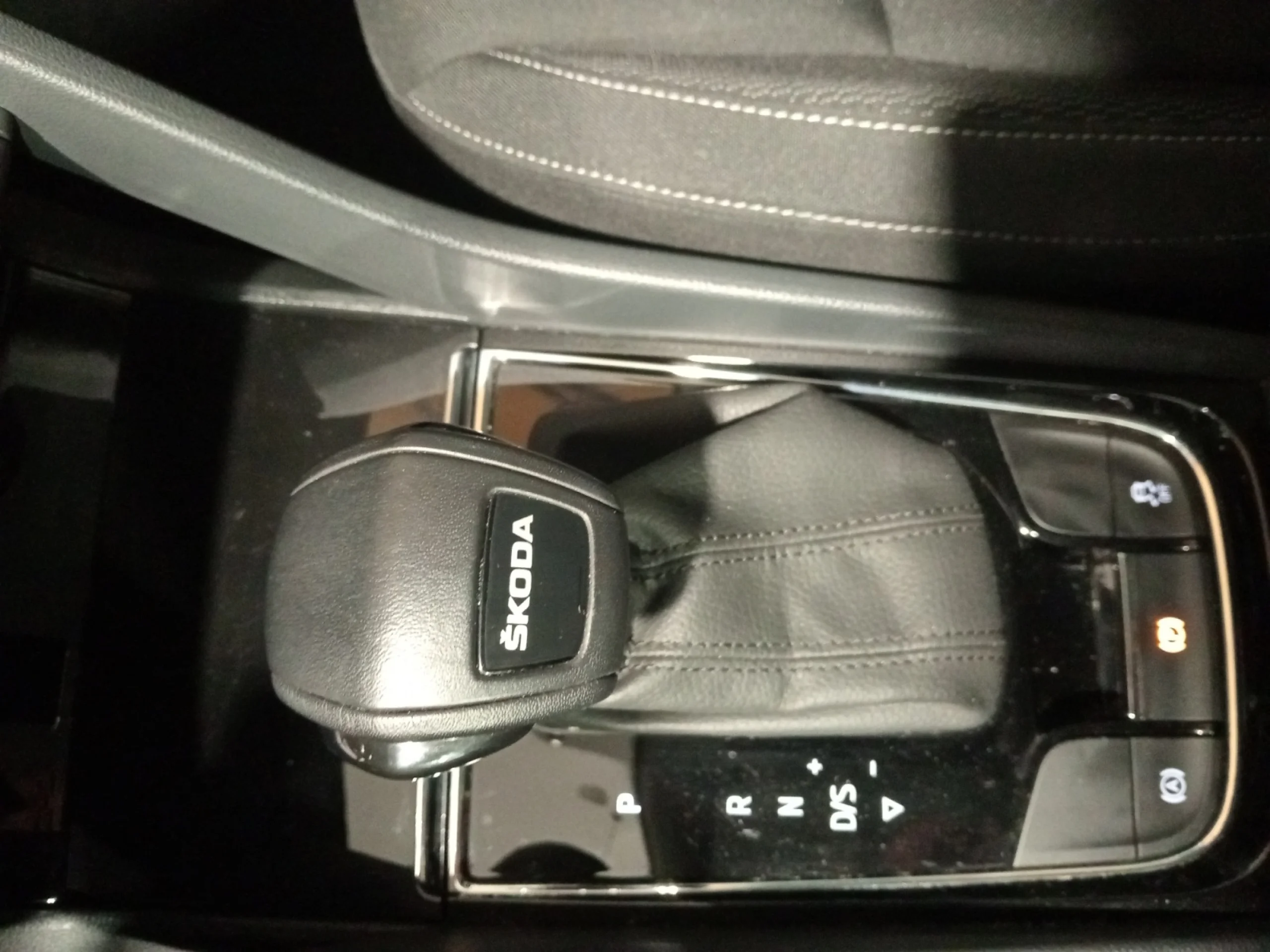 SKODA KAROQ 1.5 TSI 110KW (150CV) DSG ACT AMBITION - Foto 14