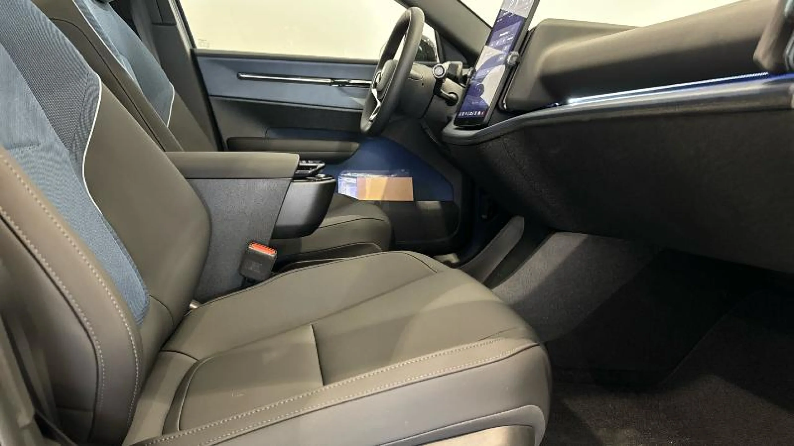 VOLVO EX30 SINGLE MOTOR EXTENDED RANGE PLUS AUTO - Foto 8