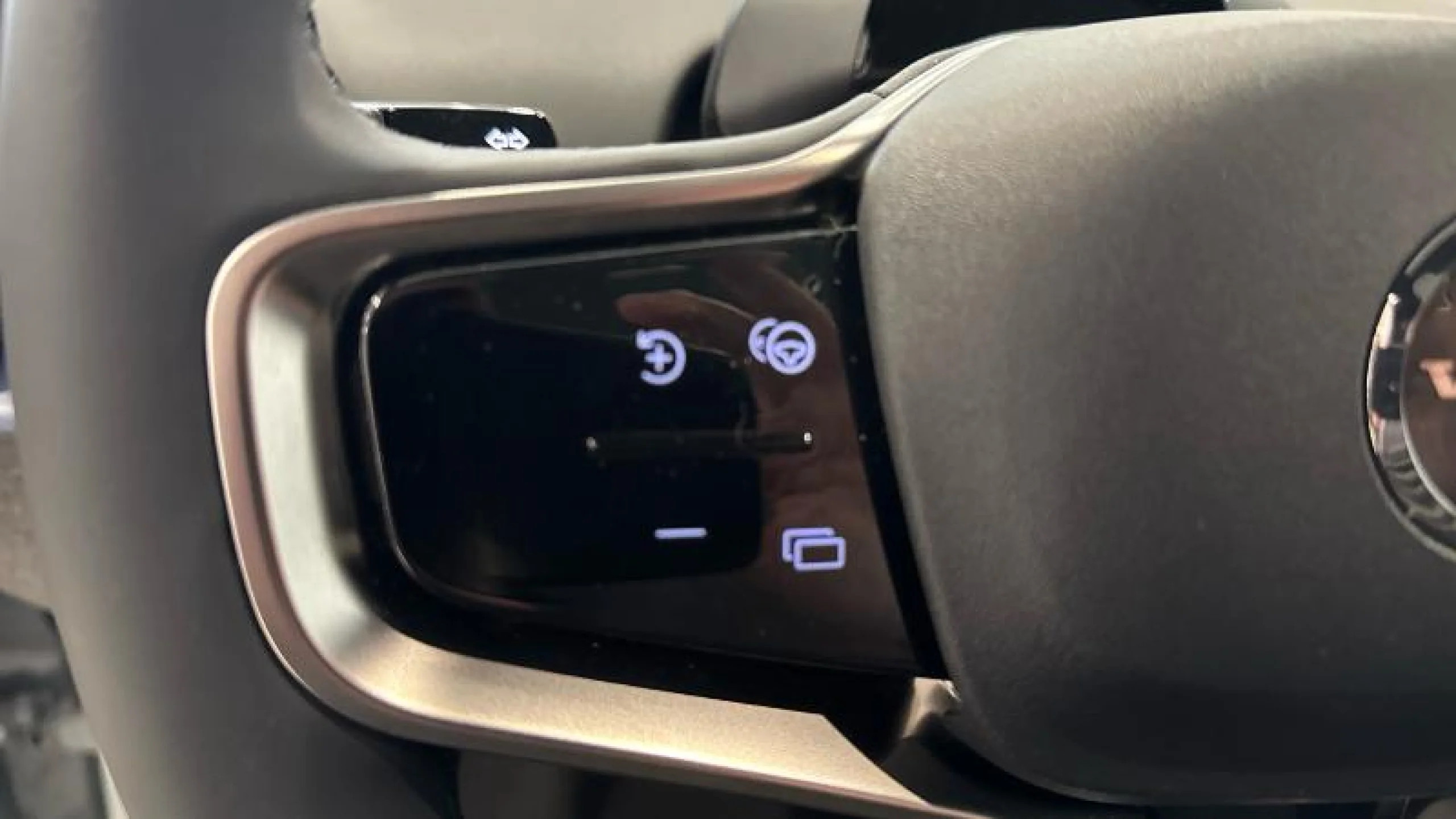 VOLVO EX30 SINGLE MOTOR EXTENDED RANGE PLUS AUTO - Foto 17