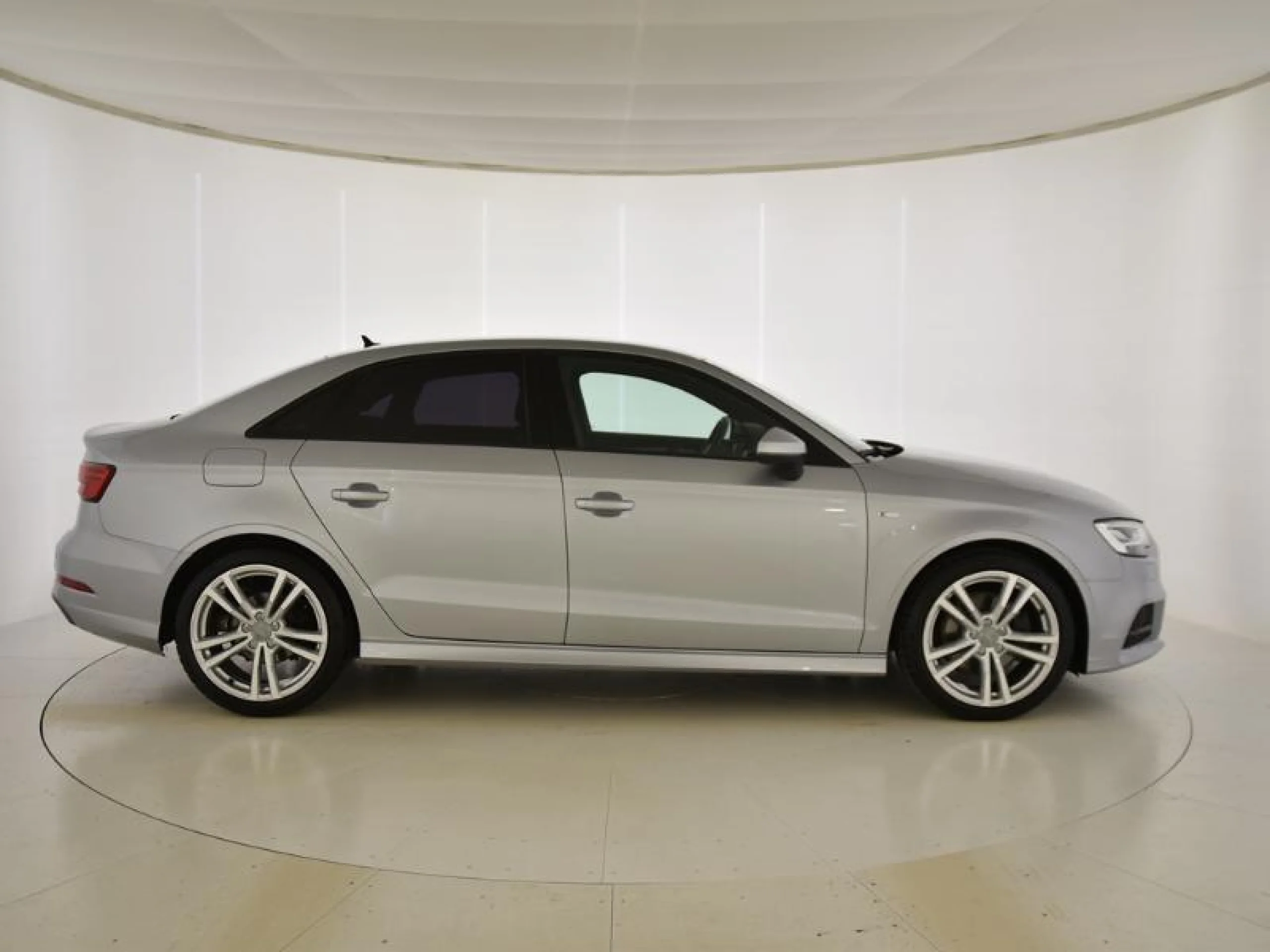 AUDI A3 SEDAN DESIGN 35 TDI 110KW S TRONIC - Foto 3