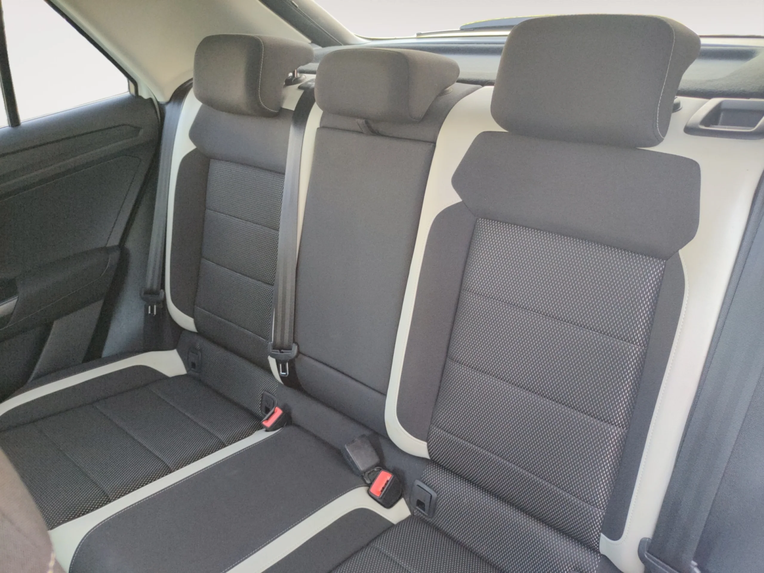 VOLKSWAGEN T ROC SPORT 1.5 TSI 110KW (150CV) DSG - Foto 6