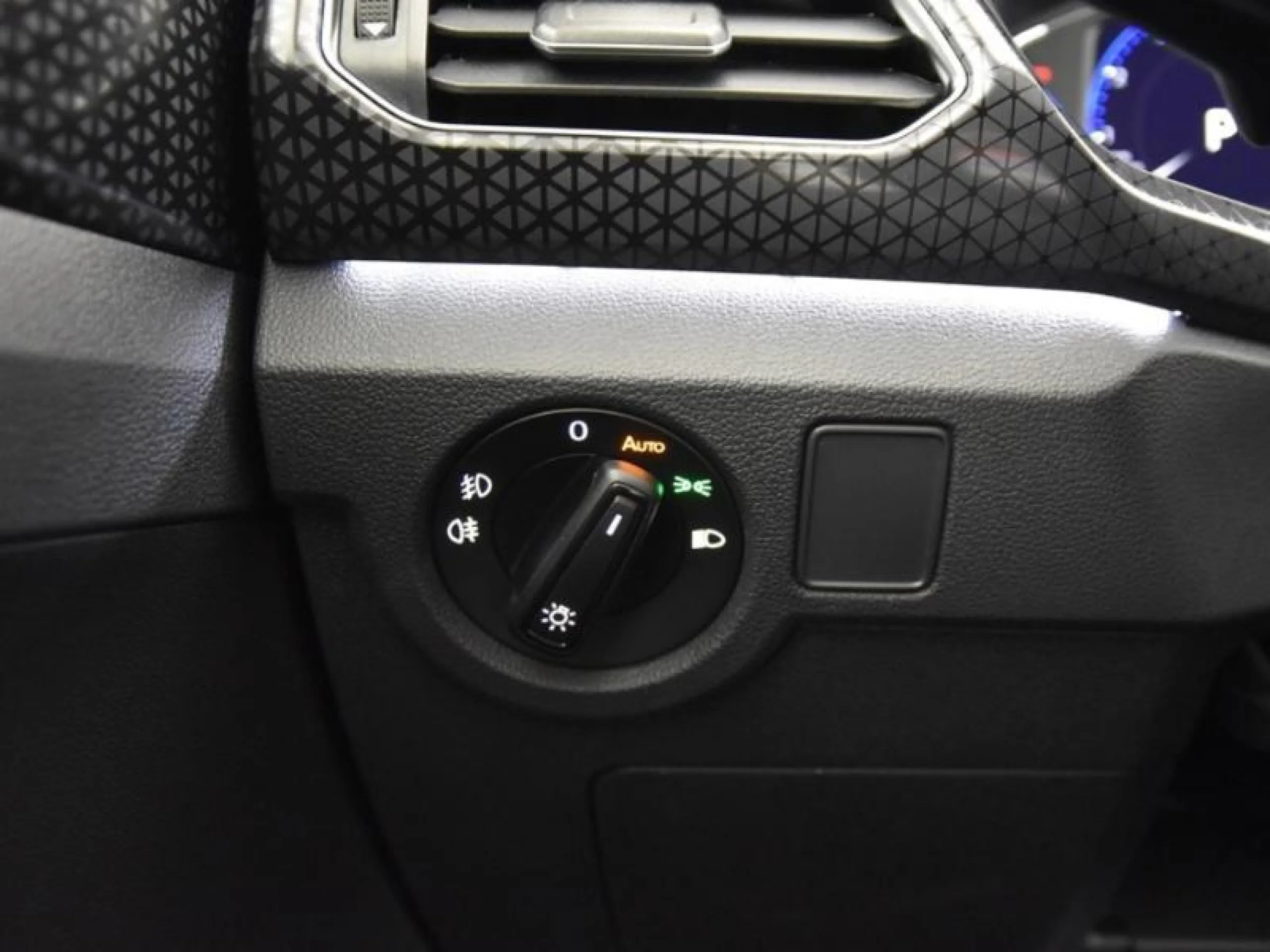 VOLKSWAGEN T CROSS SPORT 1.0 TSI 81KW (110CV) DSG - Foto 17
