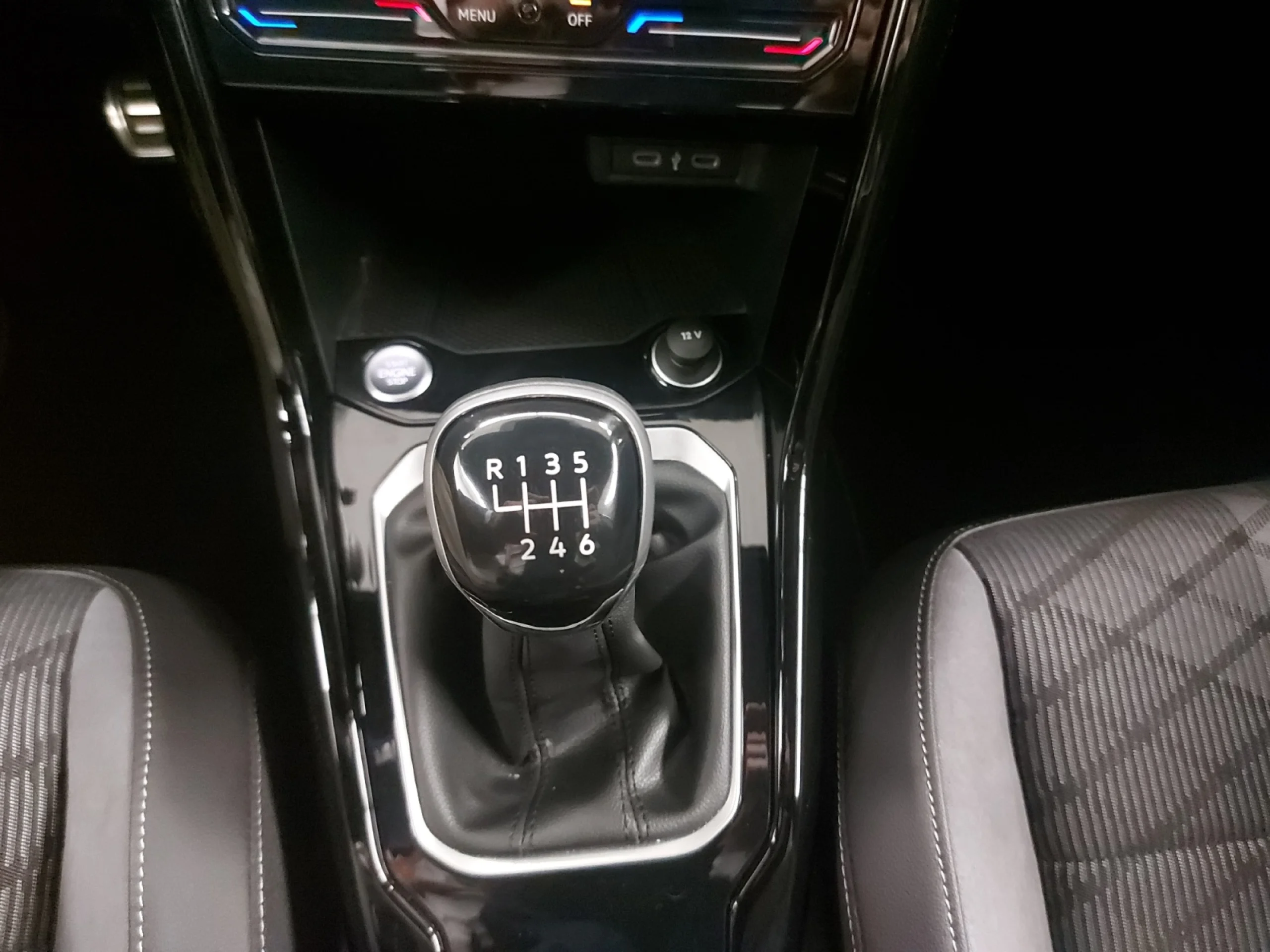 VOLKSWAGEN T ROC T ROC R LINE 1.5 TSI 110 KW (150 CV)  6 VEL. - Foto 17