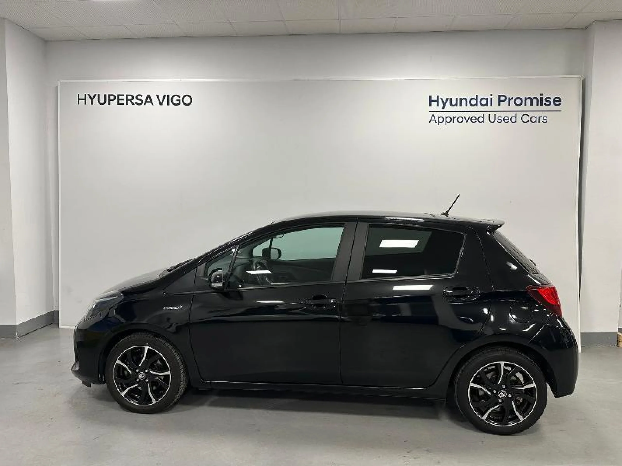 TOYOTA Yaris 1.5 - Foto 2