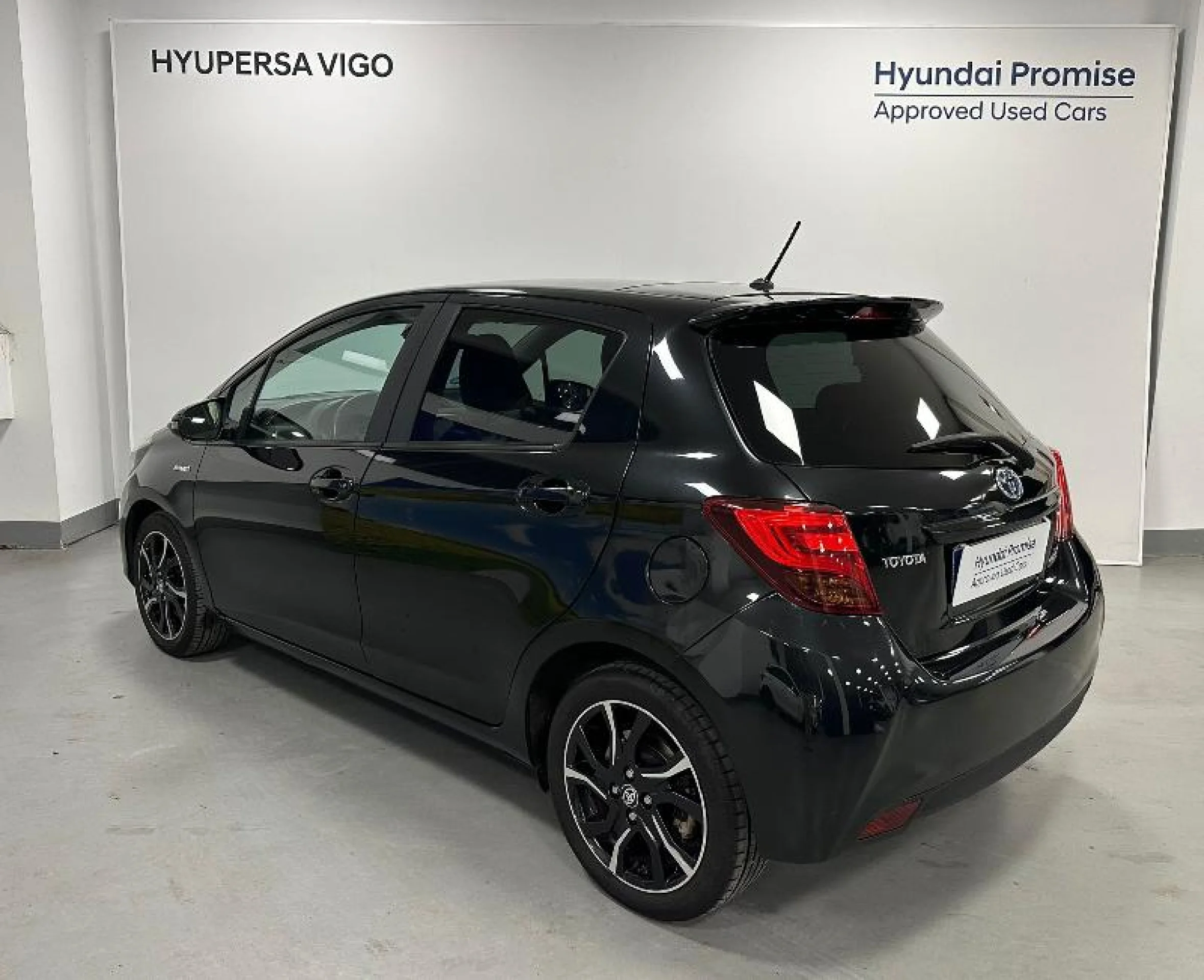 TOYOTA Yaris 1.5 - Foto 3
