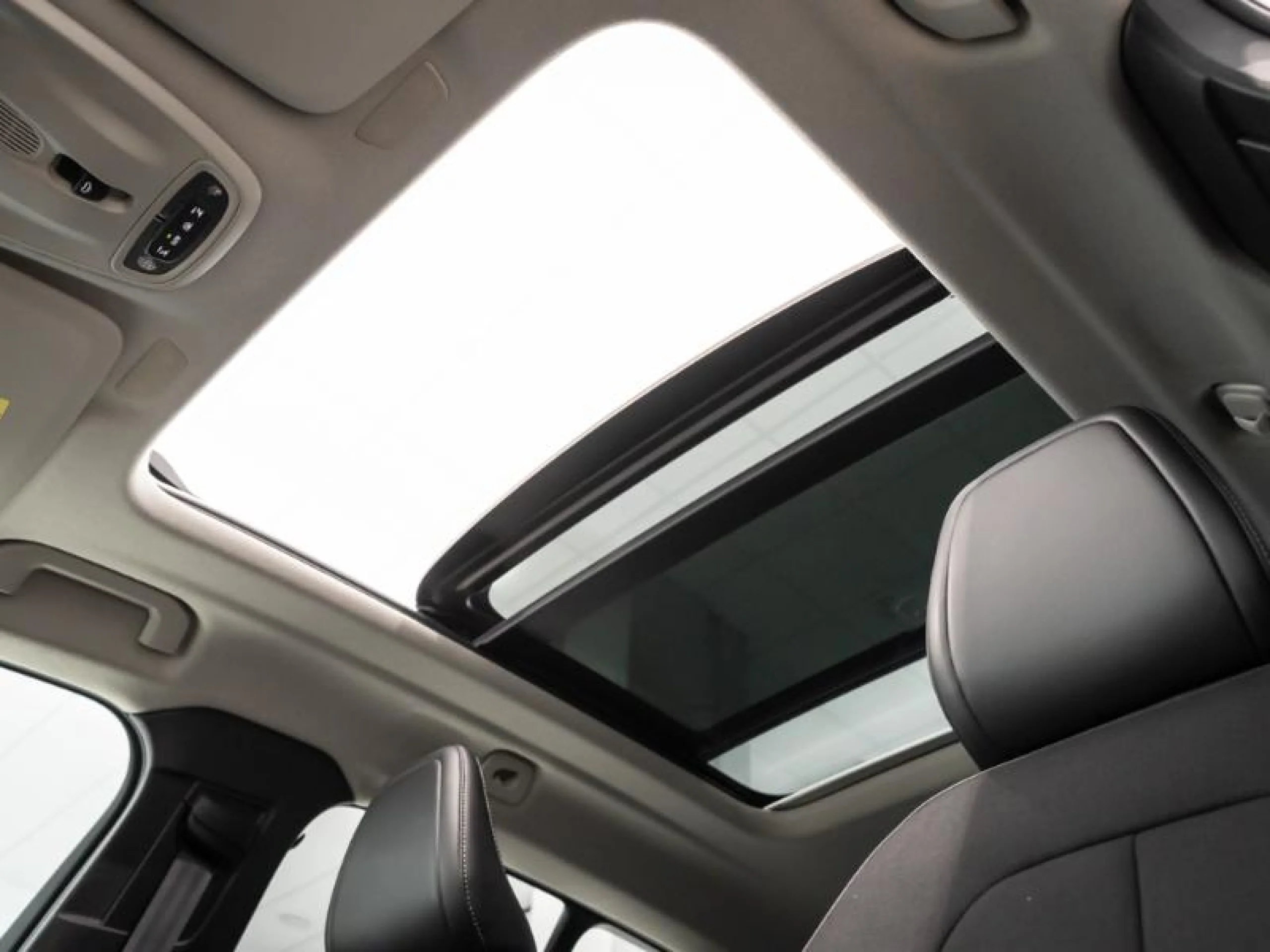 VOLVO XC40 2.0 T4 MOMENTUM AUTO - Foto 13