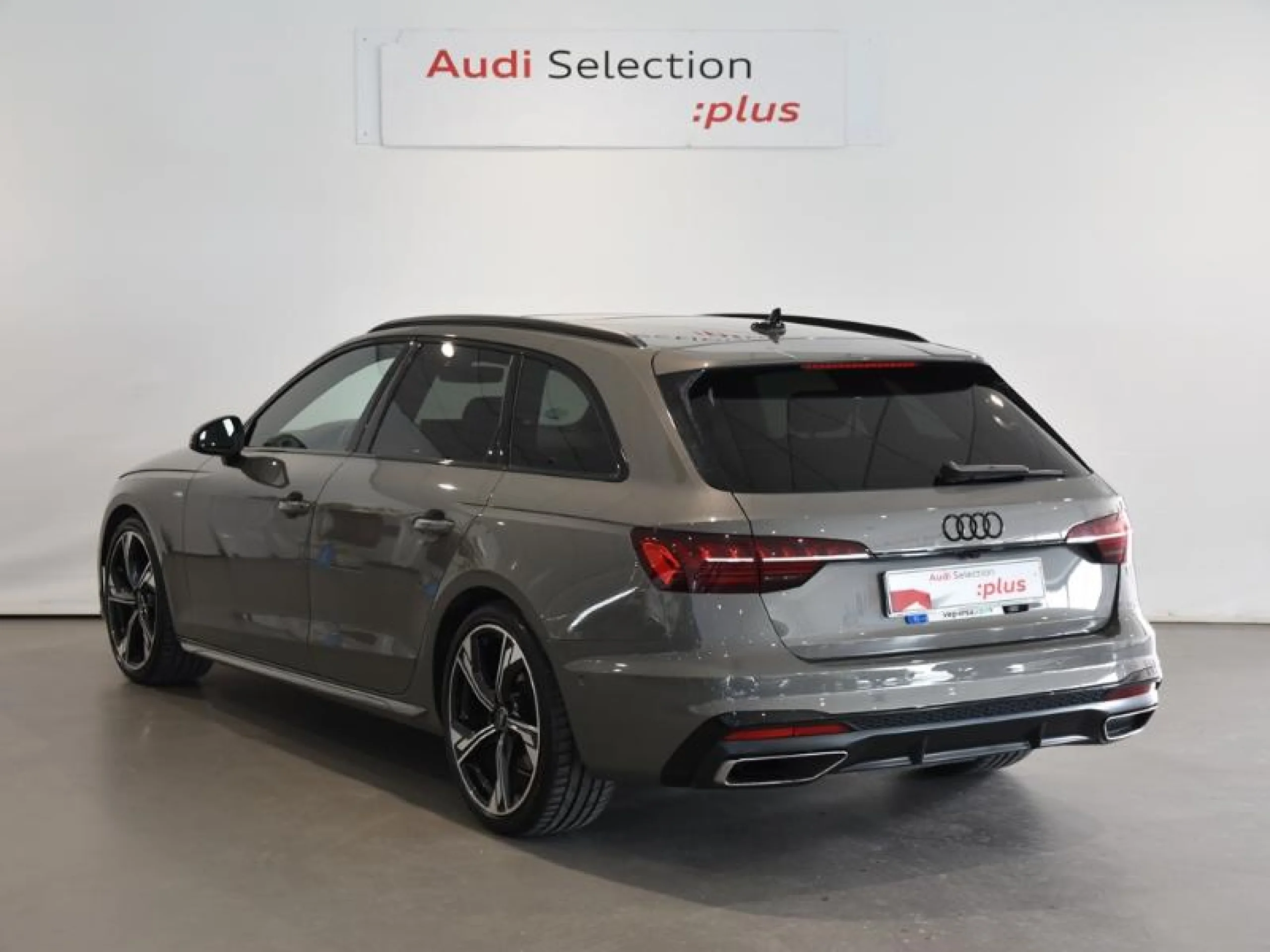 AUDI A4 AVANT BLACK LIMITED 35 TDI 120KW S TRON - Foto 2