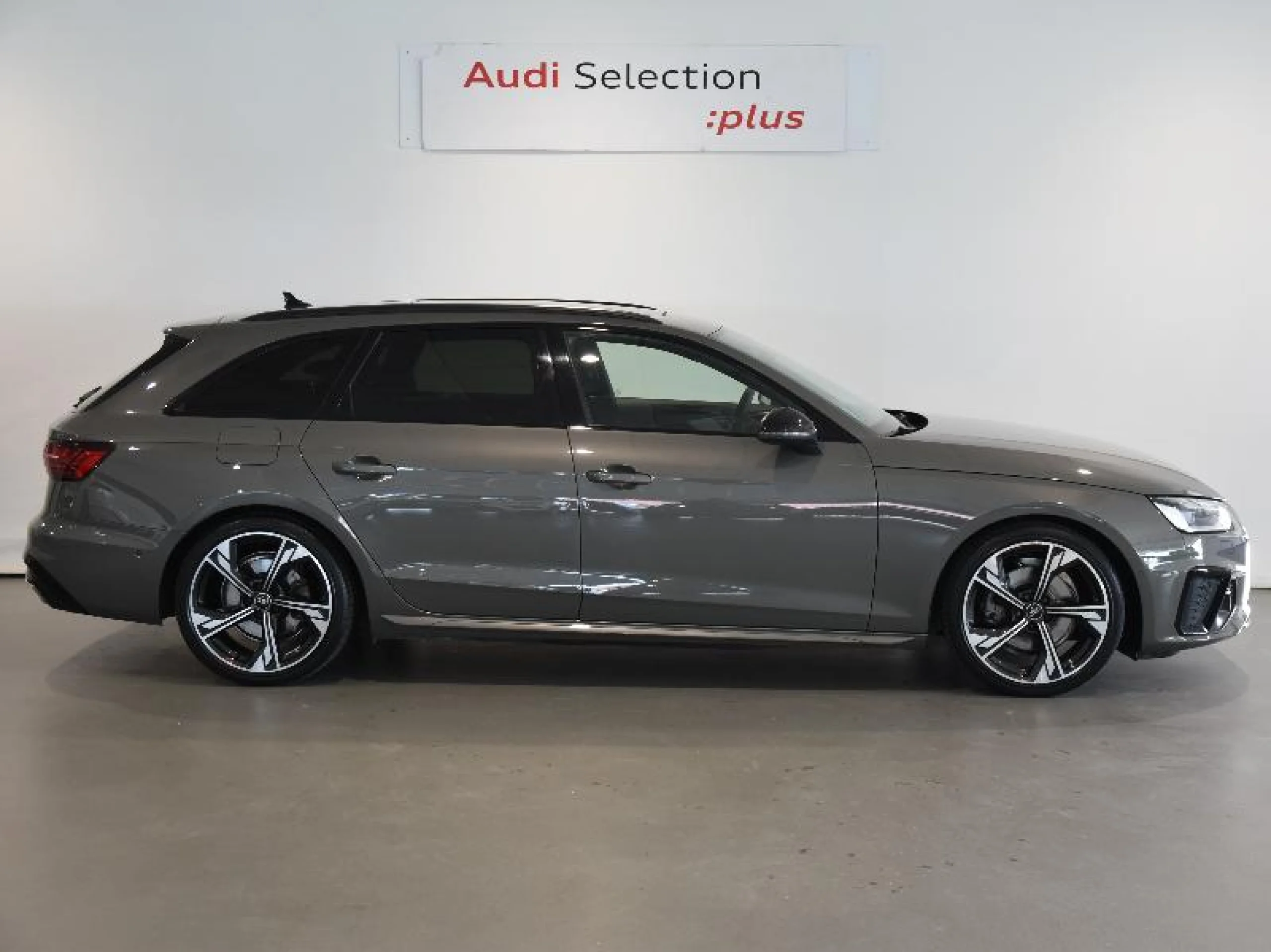 AUDI A4 AVANT BLACK LIMITED 35 TDI 120KW S TRON - Foto 3
