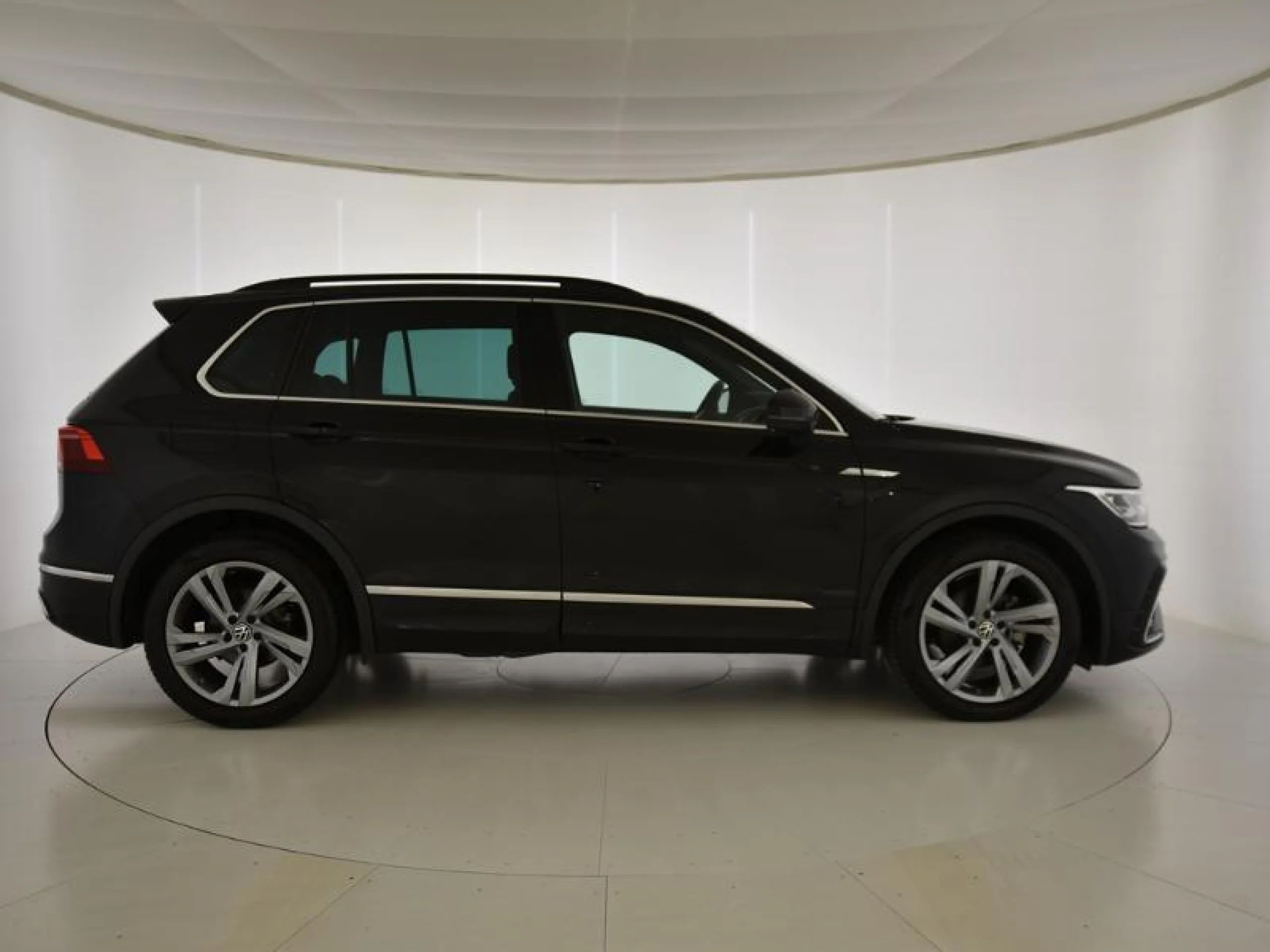 VOLKSWAGEN TIGUAN R LINE 2.0 TDI 110KW (150CV) DSG - Foto 3