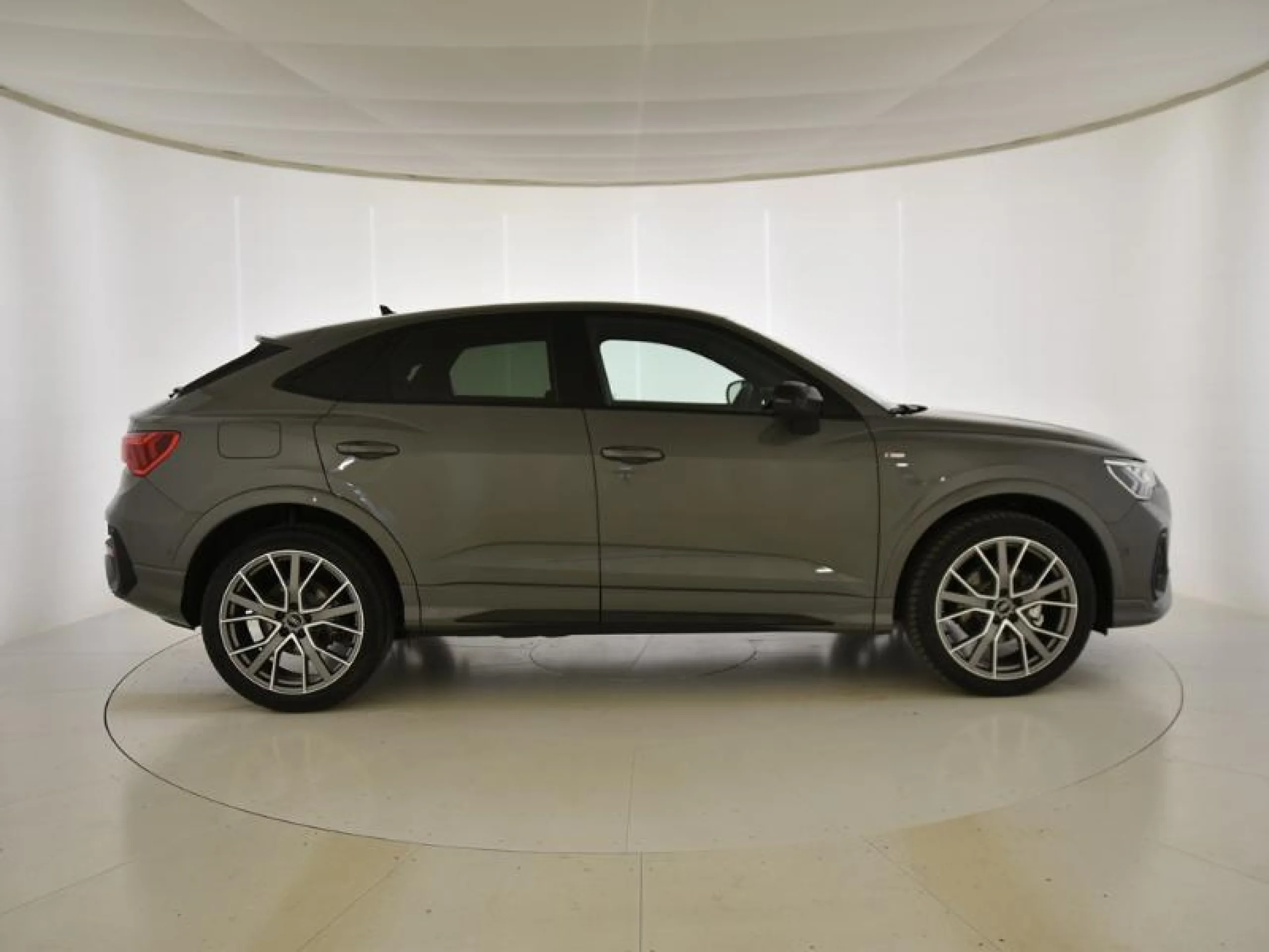 AUDI Q3 Q3 SPORTBACK BLACK LIMITED 35 TDI  110(150) KW(CV) S TRONIC - Foto 3