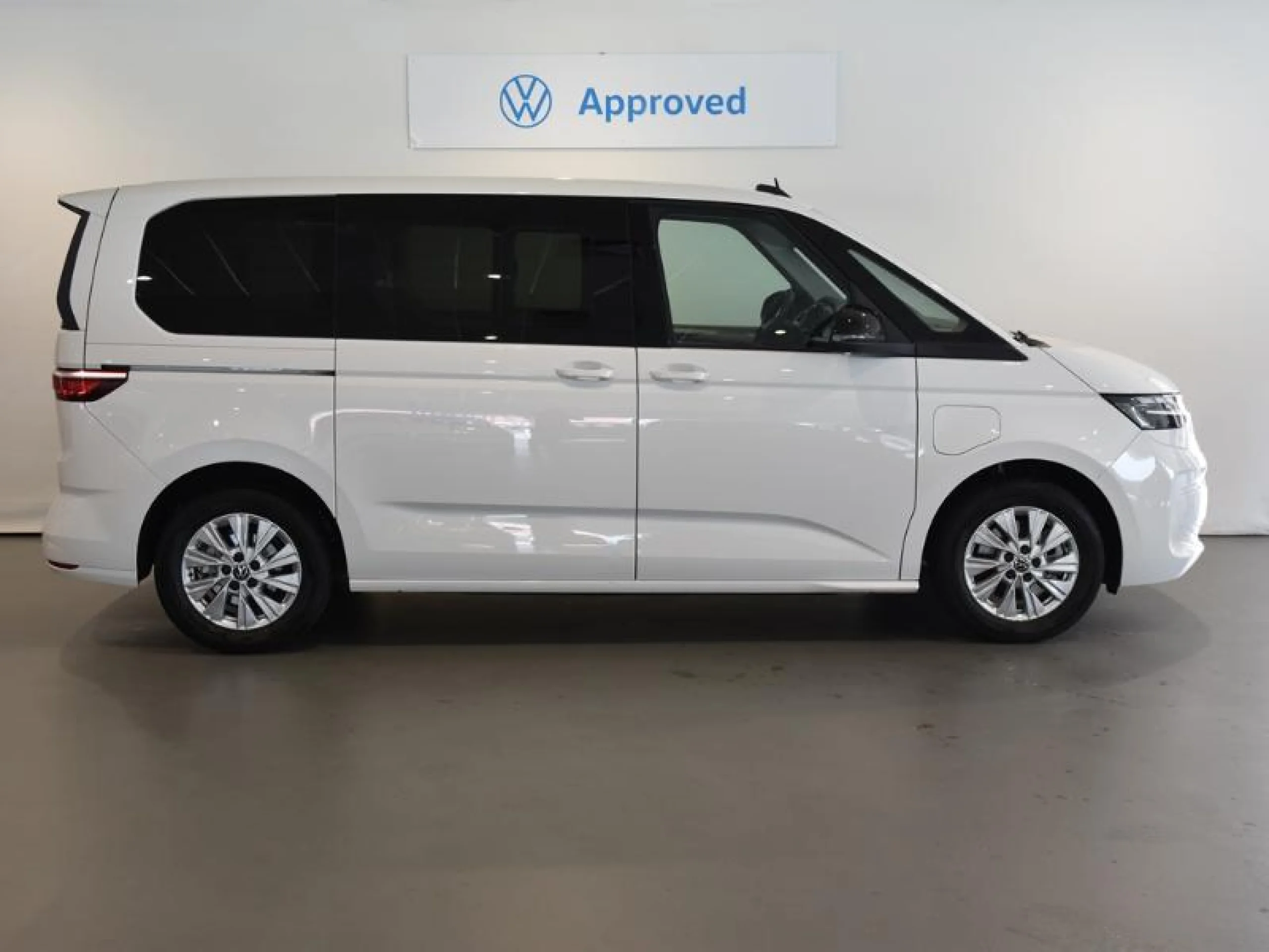 VOLKSWAGEN Multivan 1.5 EHYBRID 130 KW DSG 4M B.CORTA - Foto 3
