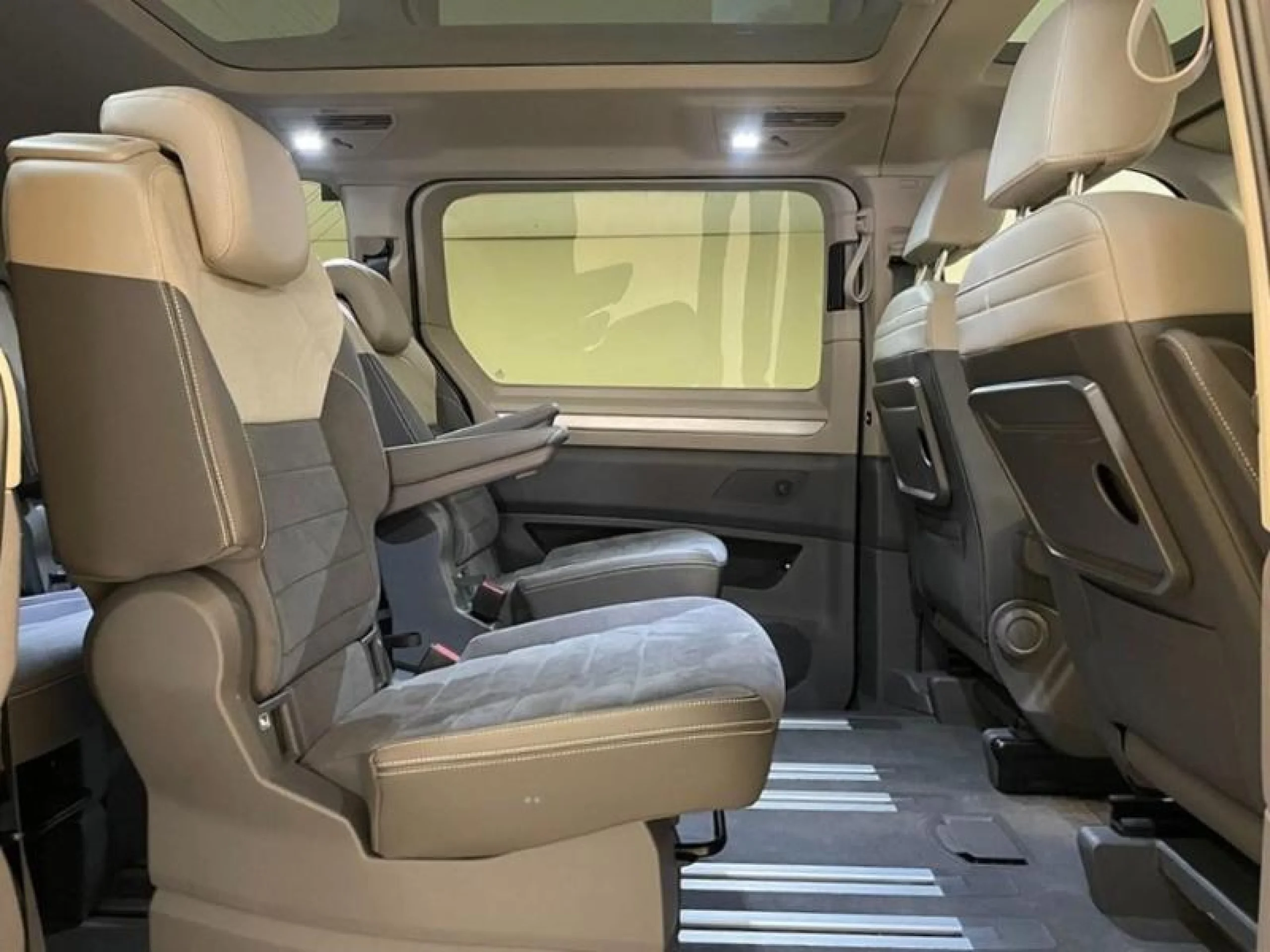 VOLKSWAGEN Multivan LIFE 2.0 TDI 110KW (150CV) DSG B.CORTA - Foto 6