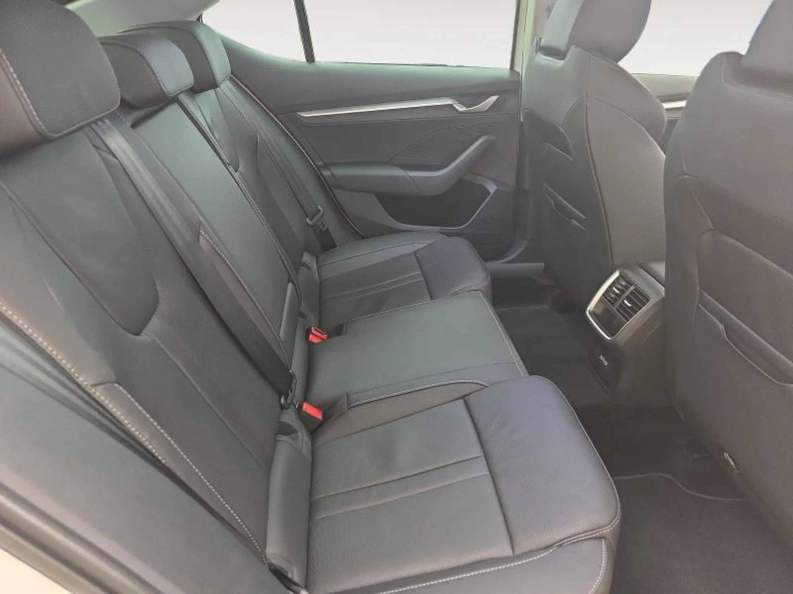 SKODA OCTAVIA 2.0 TDI 110KW (150 CV) DSG DESIGN - Foto 6