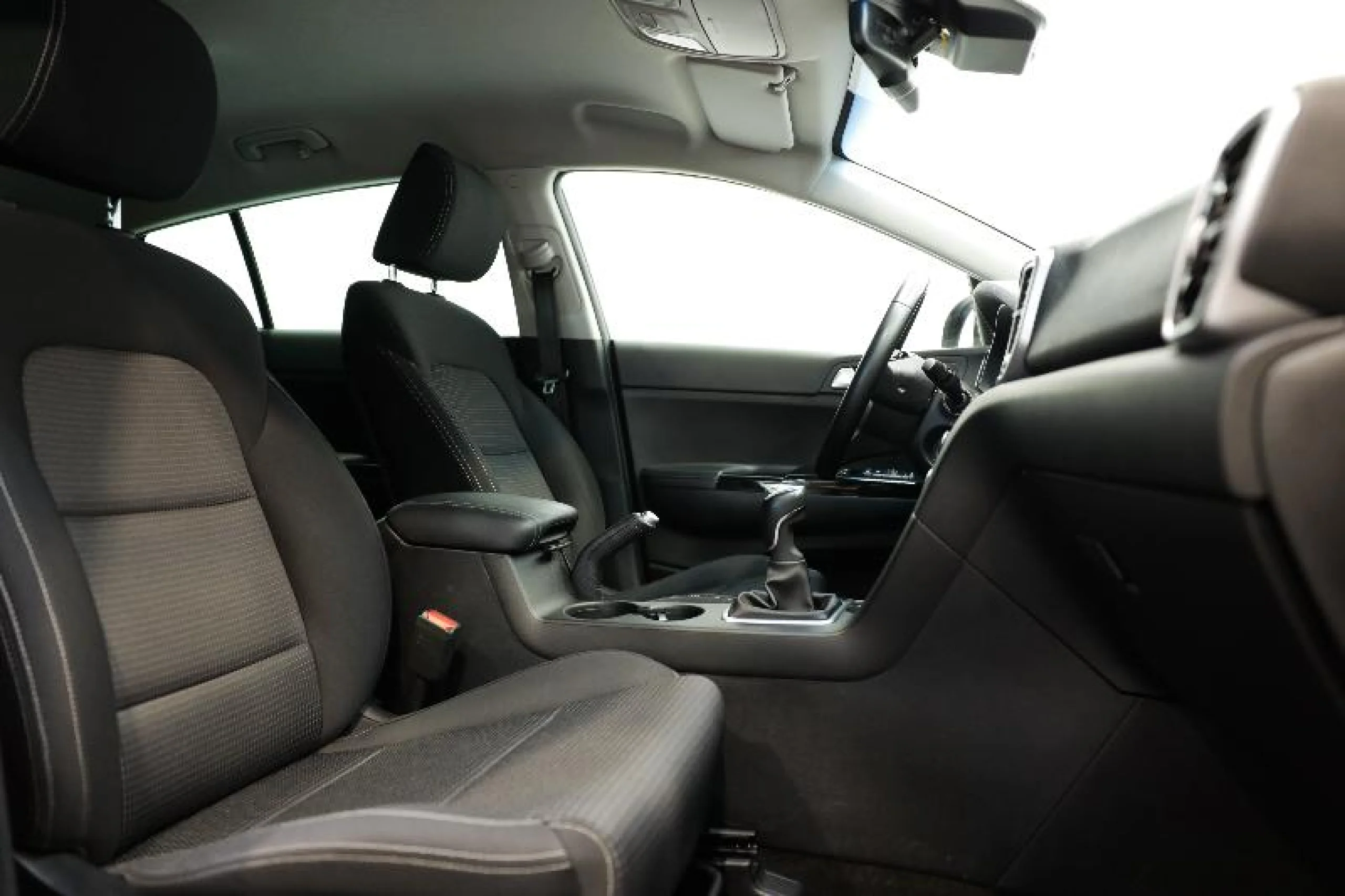 KIA SPORTAGE 1.6 MHEV DRIVE 100KW (136CV) 4X2 - Foto 5